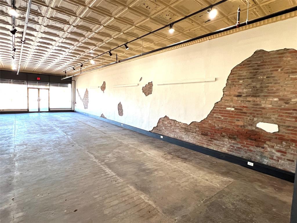 330 W Lamar Street 101