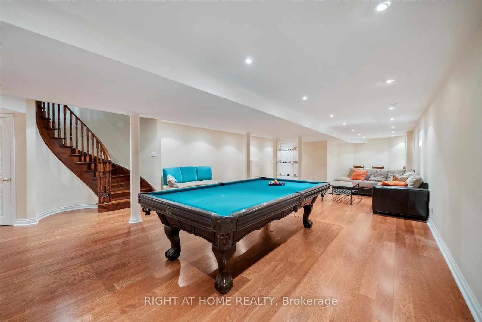 77 Auburndale Dr