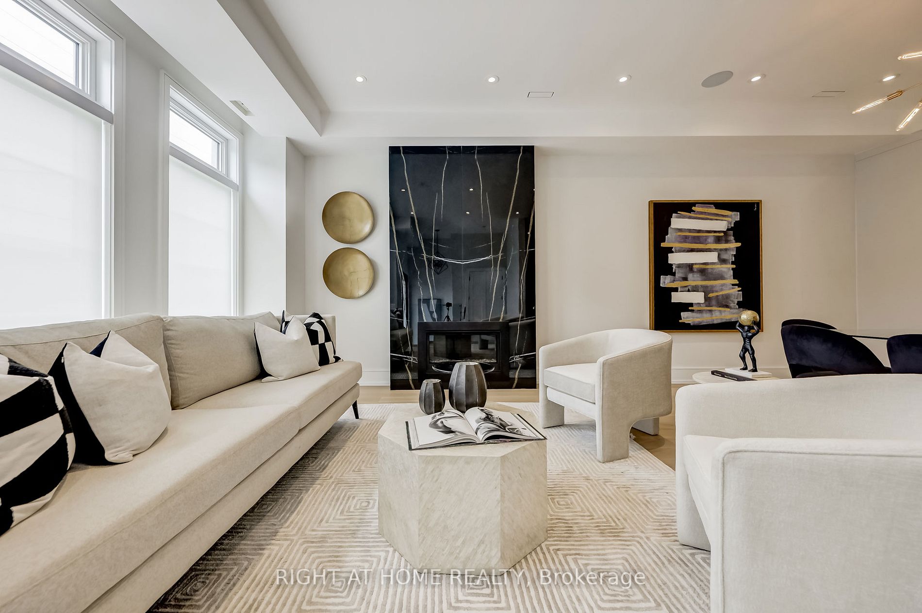 102 Parklea Dr