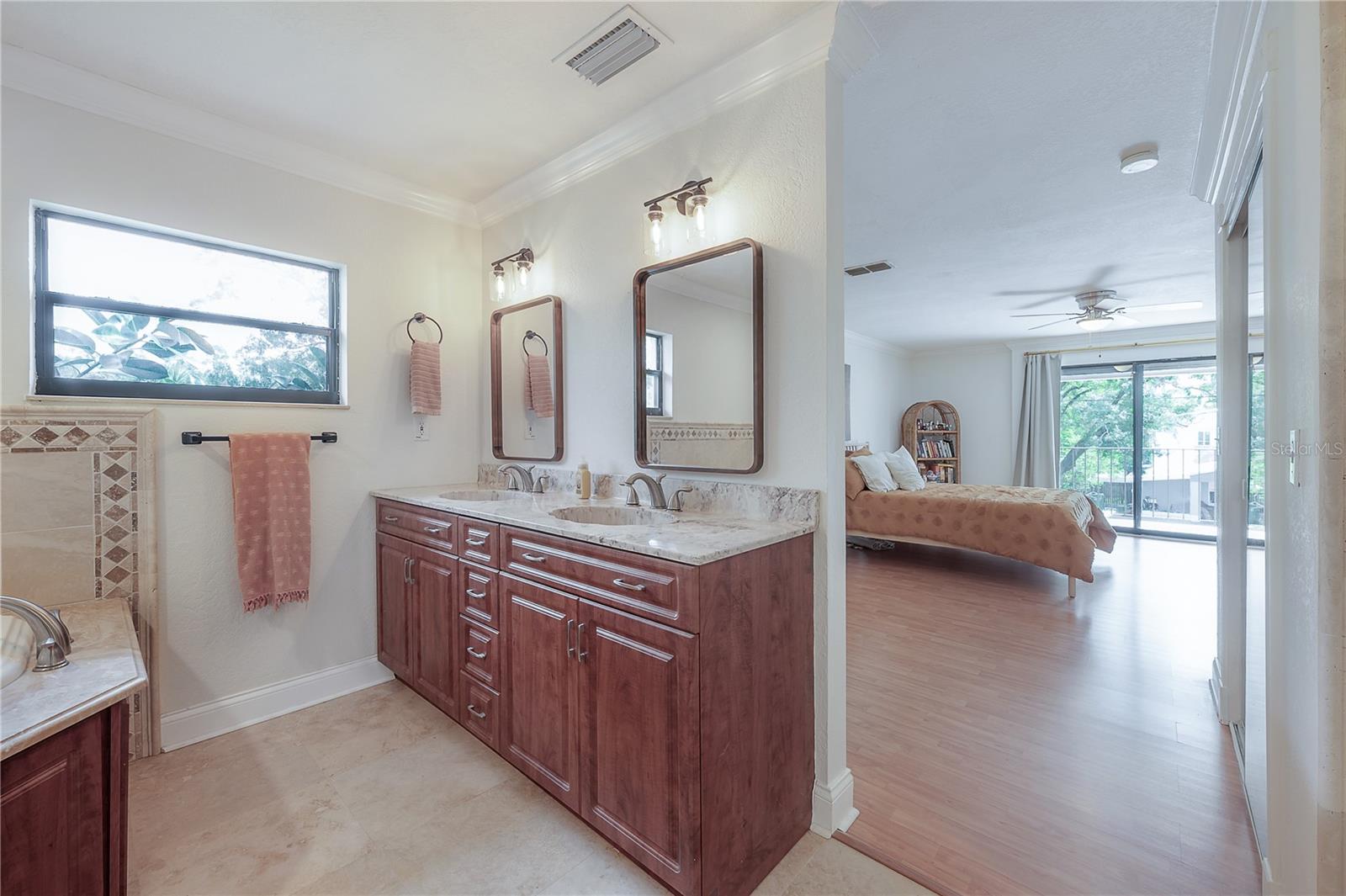 807 W Minnehaha Street 1/2