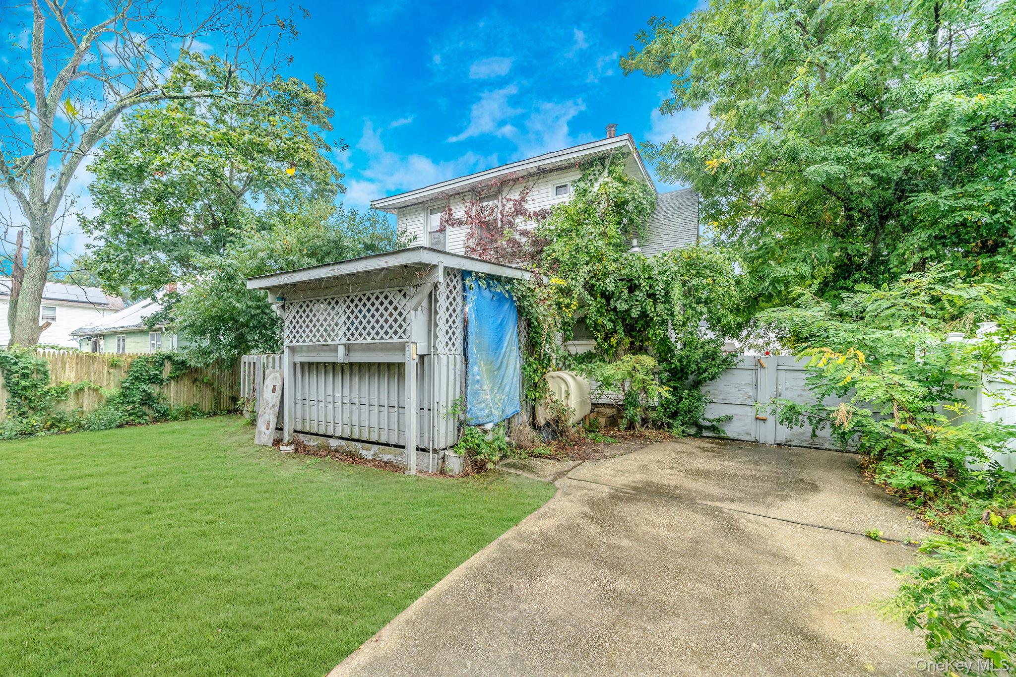 55 E Neck Court