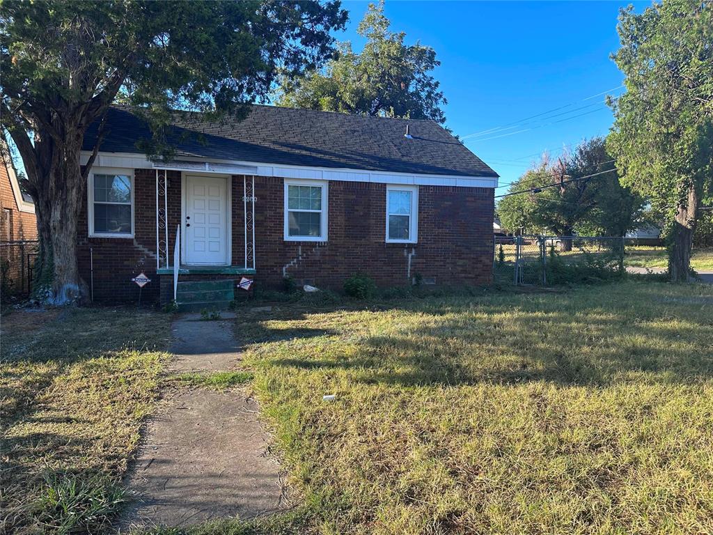 This newly renovated 2 bedroom, 1 bathroom home offers a comfortable and functional layout with inviting living spaces throughout. The kitchen provides plenty of cabinet and counter space, and both bedrooms offer comfortable living space. Conveniently located near shopping, dining, downtown Oklahoma City, and major roadways. Schedule your showing today!