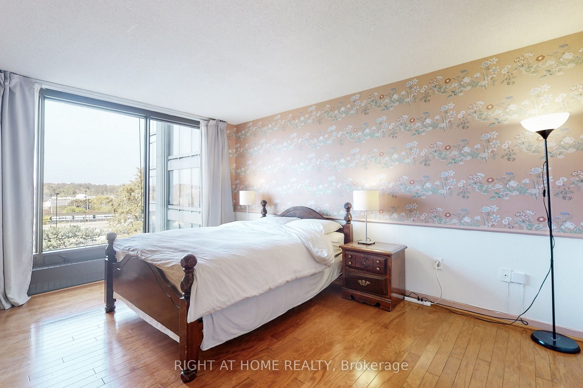 2045 W Lake Shore Blvd 507