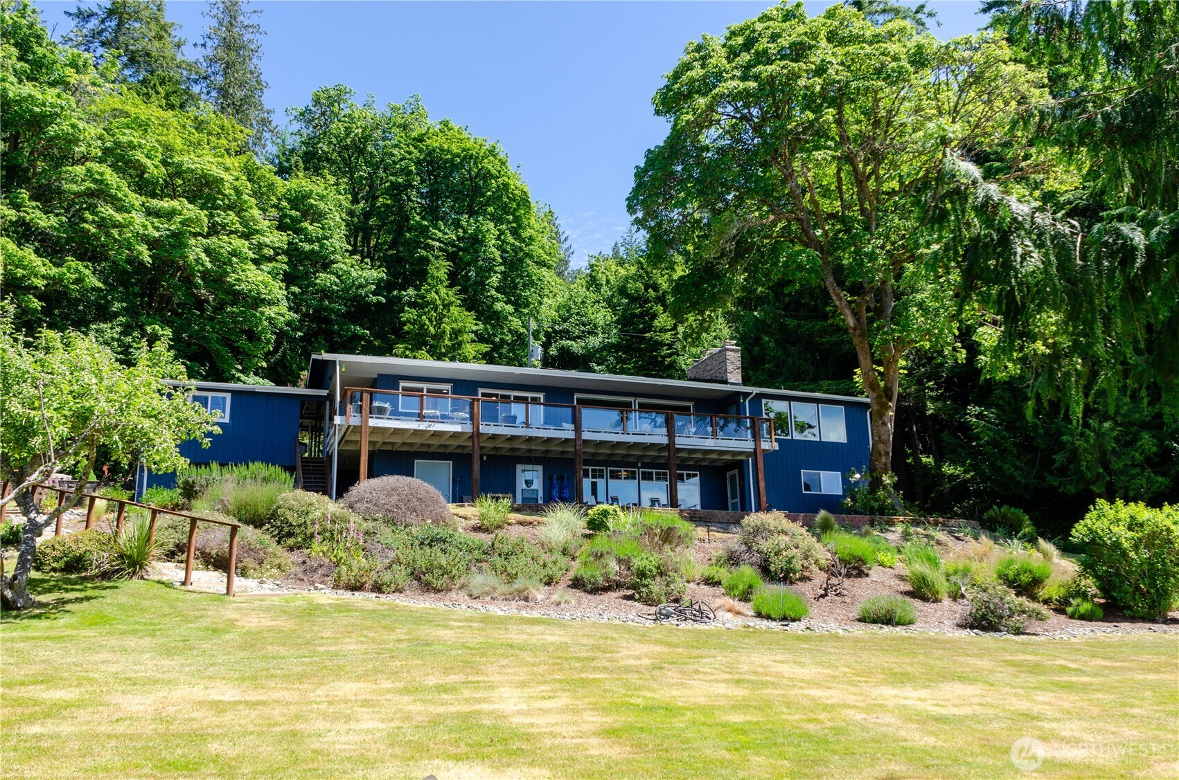 7504 Crescent Beach Road NW