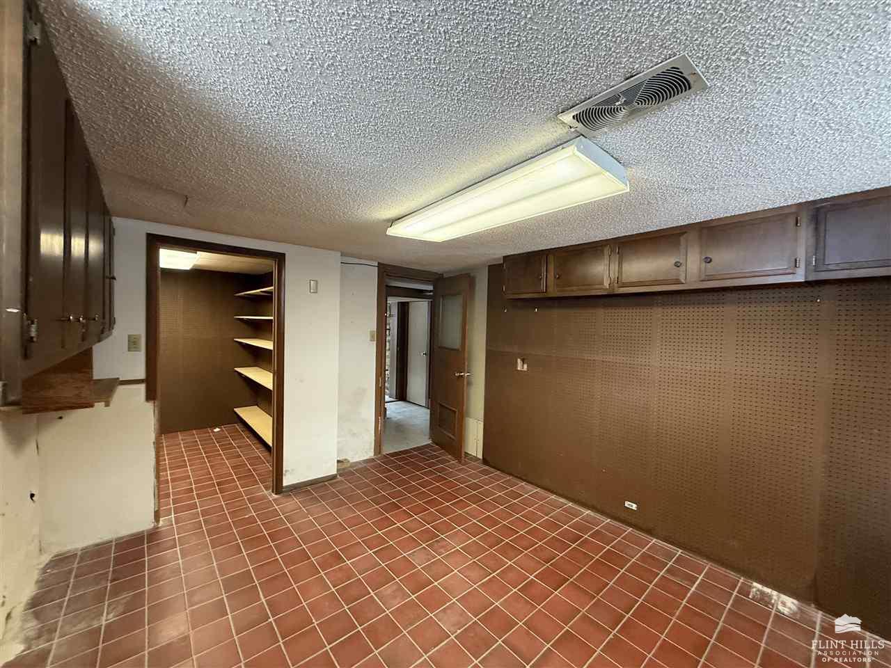 7100 Tuttle Creek Boulevard