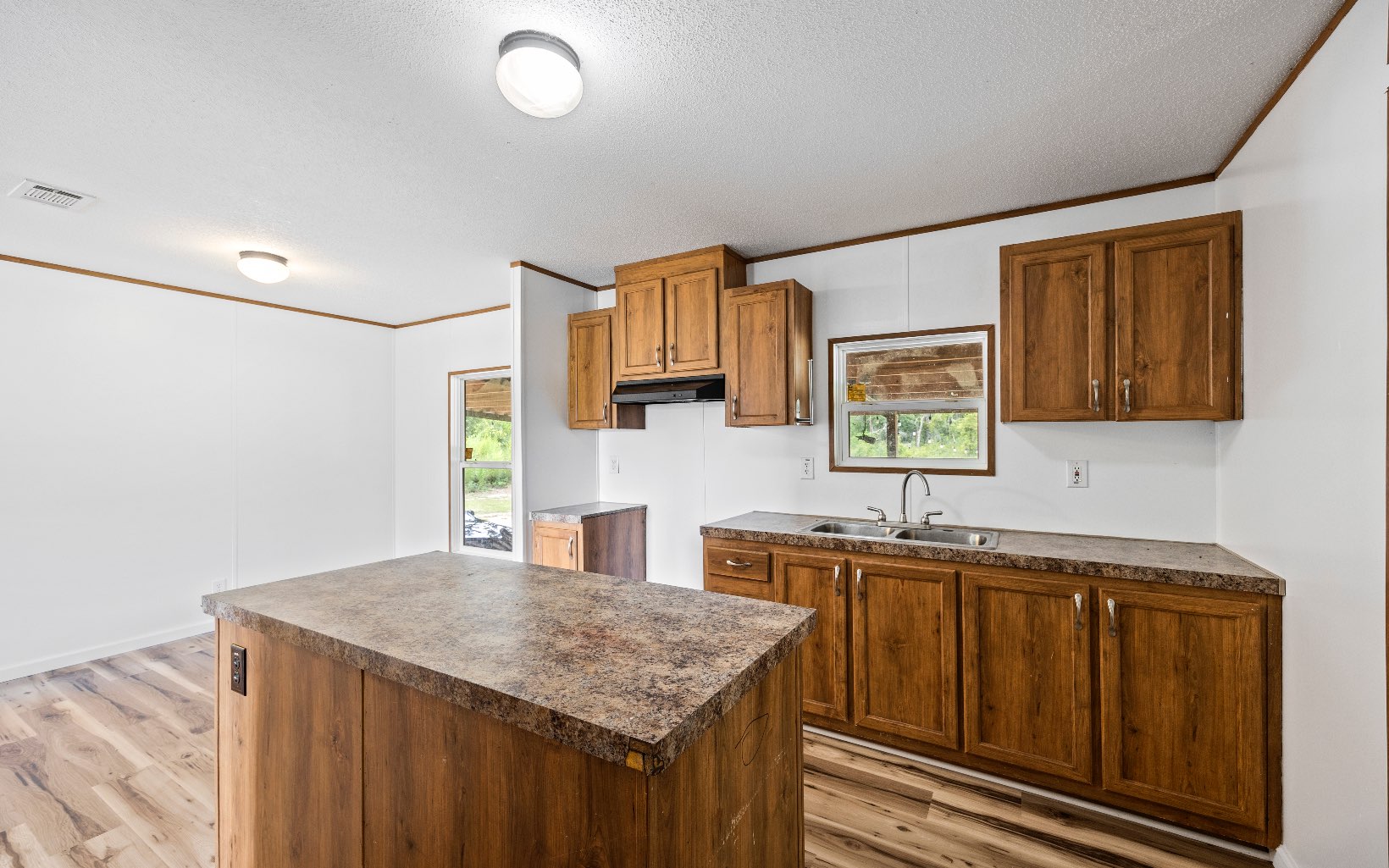 1935 NE Shady Oaks Rd