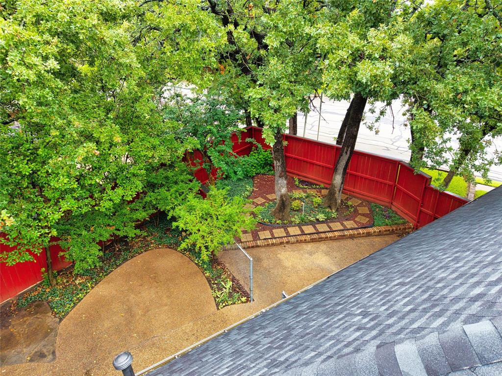6512 Shorewood Drive