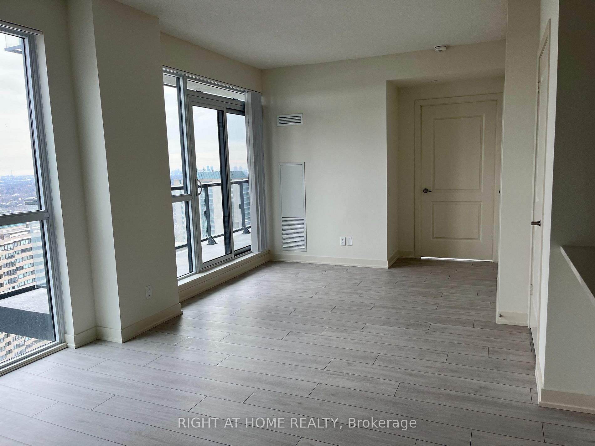 4955 Yonge St 2906