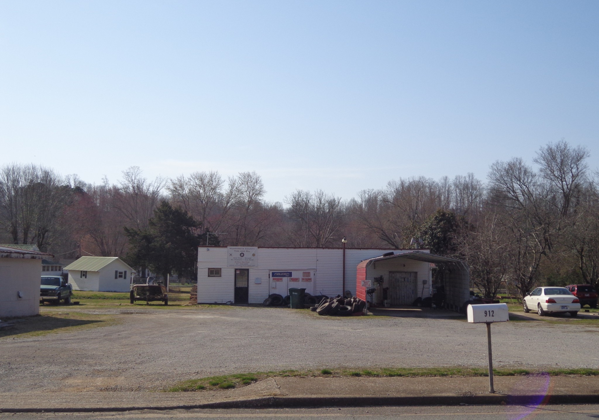 918 E Main St
