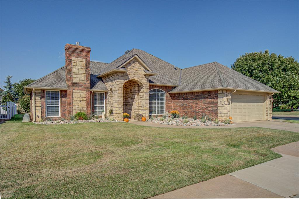 THIS IS A MUST SEE!  WELL MAINTAINED THREE BEDROOM HOME IN GATED COMMUNITY! THIS PROPERTY SITS ON A CORNER LOT AND HAS TWO CAR GARAGE. YOU WILL ENJOY THE LARGE LIVING AREA WITH FIREPLACE, TWO DINING AREAS, UTILITY AREA WITH SINK AND STORM SHELTER IN GARAGE. THIS HOME IS IN PRESTINE CONDITION AND MOVE-IN READY! CALL TODAY FOR A SHOWING!