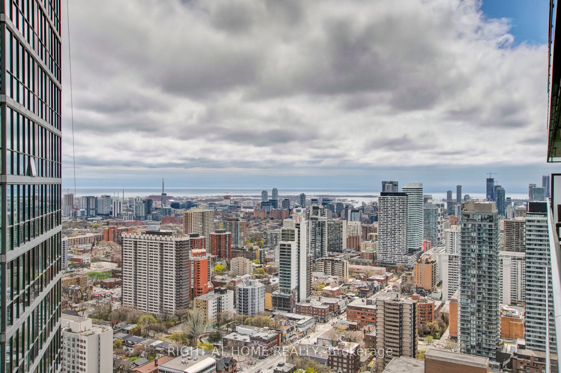 33 E Charles St 4009