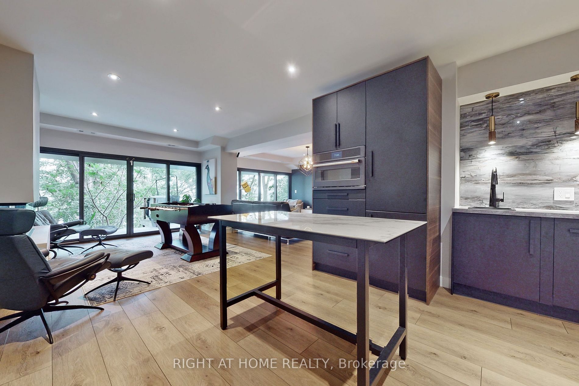 868 Danforth Pl