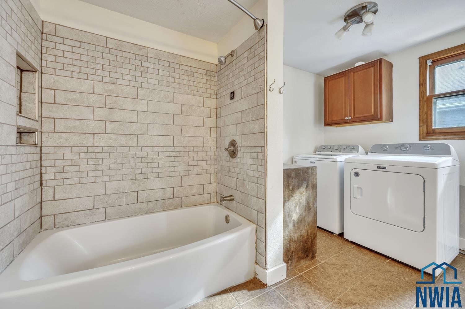 607 Albany Avenue Ne