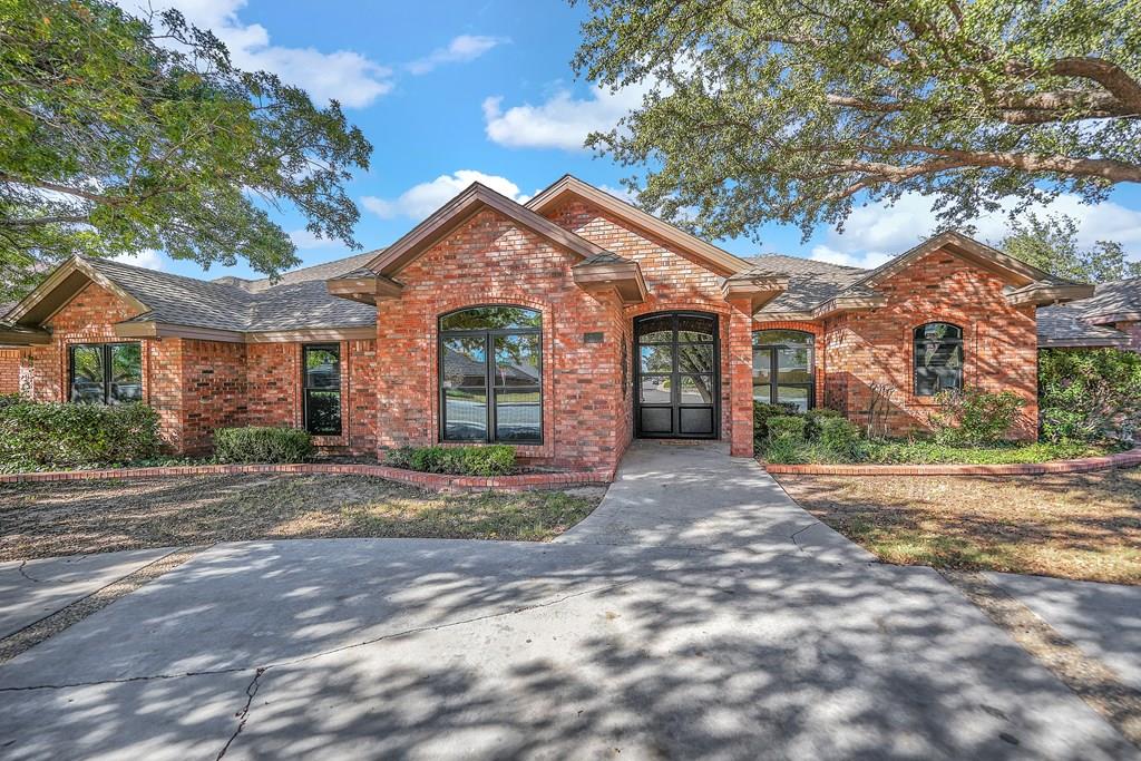 SPECTACULAR 4 BEDROOM / 3 BATHROOM HOME ON A CORNER LOT CUL-DE-SAC LOT IN GREEN TREE NORTH! SPACIOUS FLOOR PLAN OFFERS AN EXTRA LARGE DEN, A STUDY, FORMAL & INFORMAL DINING+BREAKFAST BAR! HIGH CEILINGS, GAS FIREPLACE, HARDWOOD FLOORS, WOOD SHUTTERS, KITCHENAID APPLIANCES, WALK-IN PANTRY, GAS RANGE, NEW FRONT WINDOWS & STEEL DOORS. PRIMARY SUITE W/ SITTING AREA (CAN BE CONVERTED BACK TO 2ND LIVING ROOM) SEPARATE TUB/SHOWER, MARBLE TILE, BEAUTIFUL COUNTERTOPS! INVITING OUTDOOR LIVING SPACE~STONE KITCHEN & BAR, BIG POOL+YARD SPACE FOR KIDS & PETS! SHORT DISTANCE TO GTCC & FASKEN ELEMENTARY!!