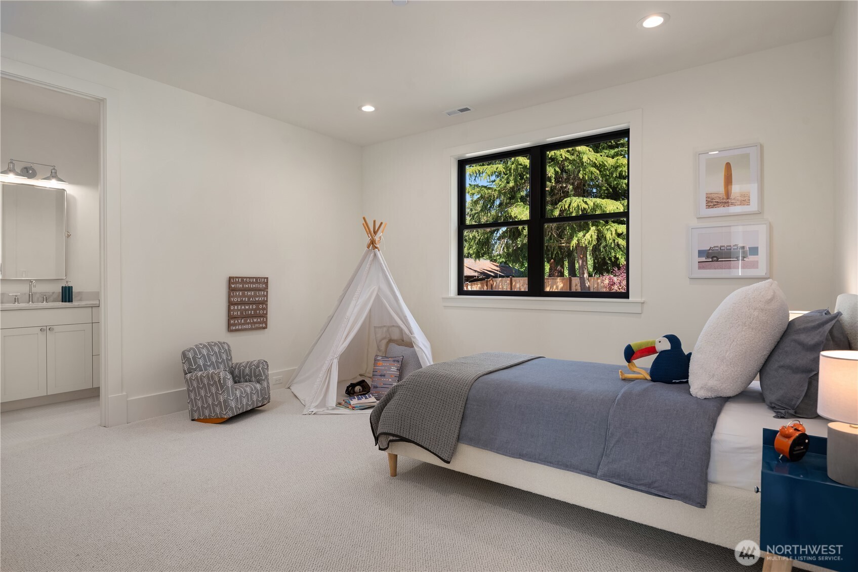 Upper bedroom with a cozy atmosphere and ensuite bath