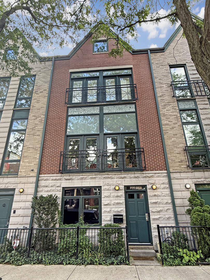 Matterport/3D Virtual Tour Available! Perfectly positioned in one of the city's most desirable neighborhoods, this spacious Wicker Park townhouse offers exceptional potential and presents a rare opportunity to personalize a home to your taste. The residence offers a timeless layout with generously sized rooms, abundant natural light throughout with floor to ceiling windows, vaulted ceilings, skylights and is ready for your personal updates. The flexible floor plan with multiple living areas lends itself to both comfortable everyday living and easy entertaining. The unbeatable location allows you to be just moments away from the neighborhoods best dining, shopping, parks, and transportation-making it a rare opportunity to create your dream home in the heart of it all. A home with solid fundamentals and a unbeatable address.  A few additional highlights include: fee simple ownership (no assessments!) highly sought-after Pritzker School District, multiple outdoor spaces, laundry on the primary bedroom level, generous storage throughout and attached 2.5-car garage.