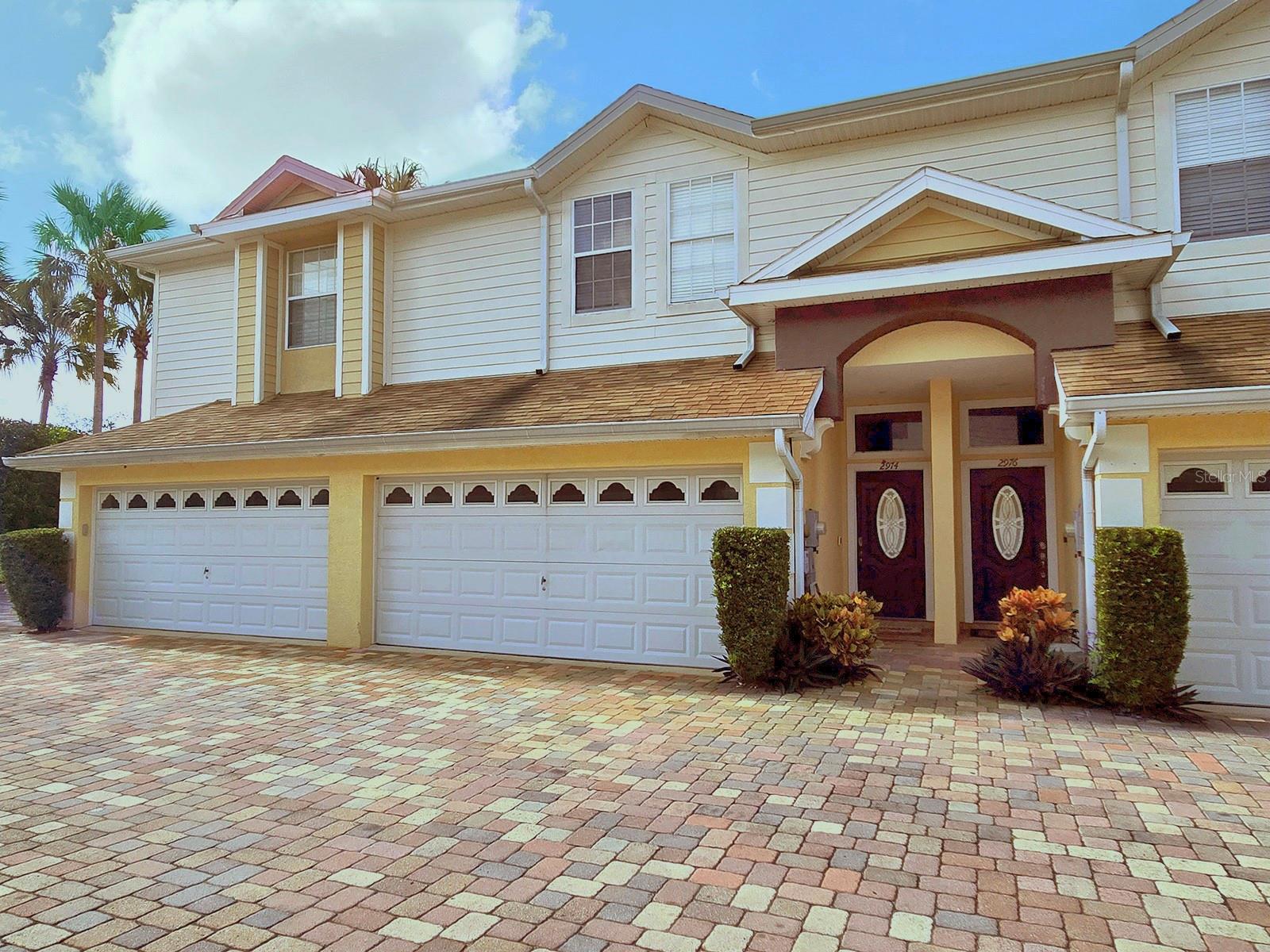 Exterior photo: Pond-view townhome with a screened porch in Clearwater