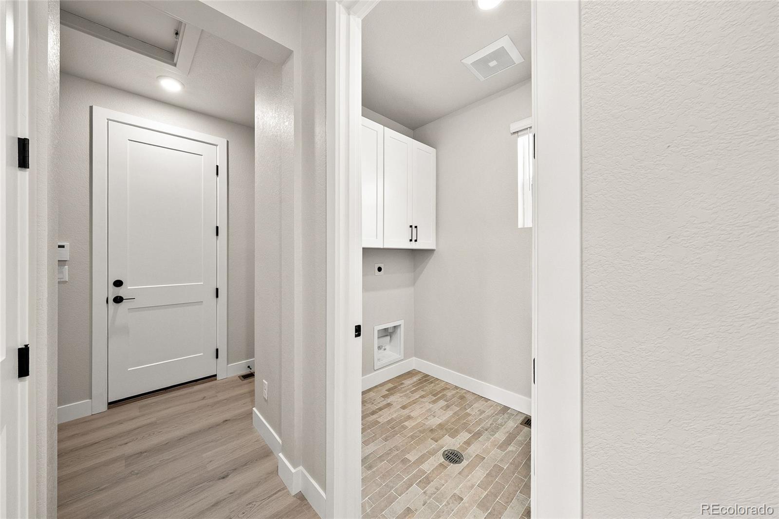 8632 Whiteclover Street