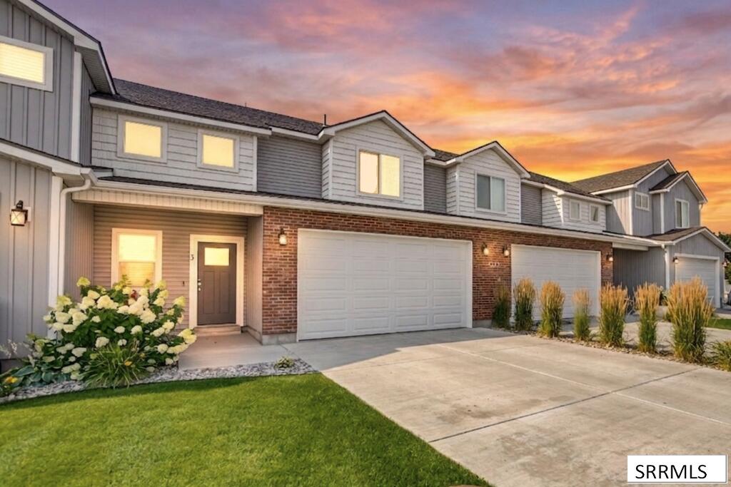 1022 E Jaylee Drive3 