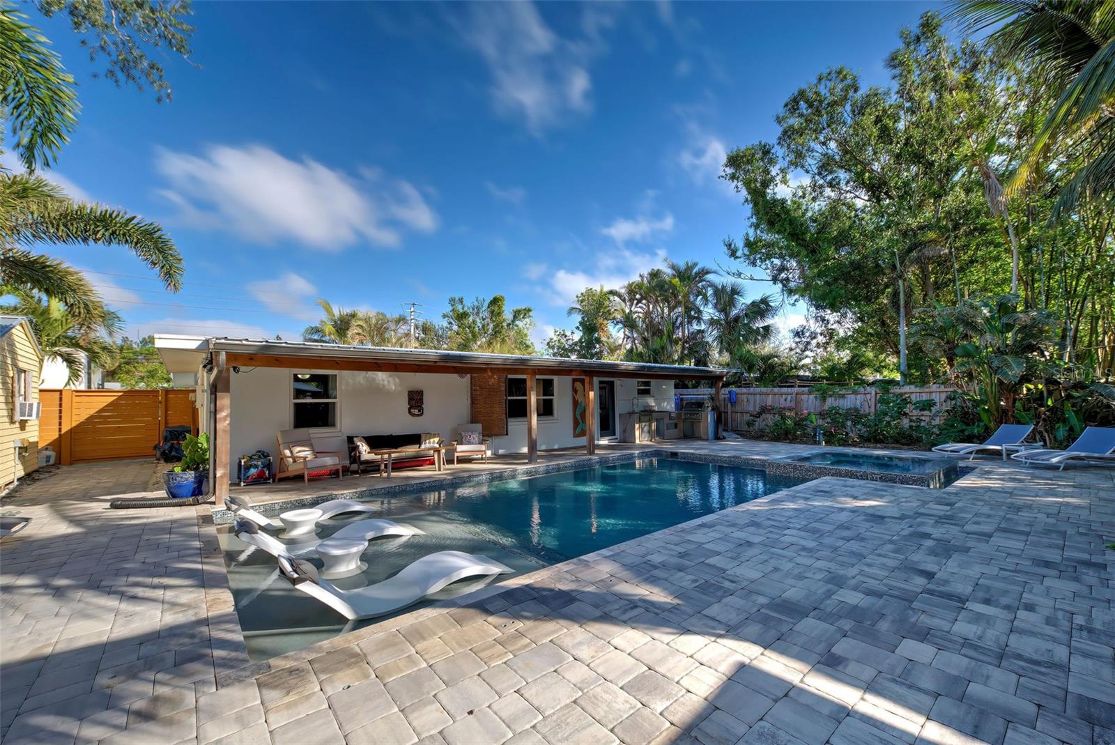 315 Palmetto Road W