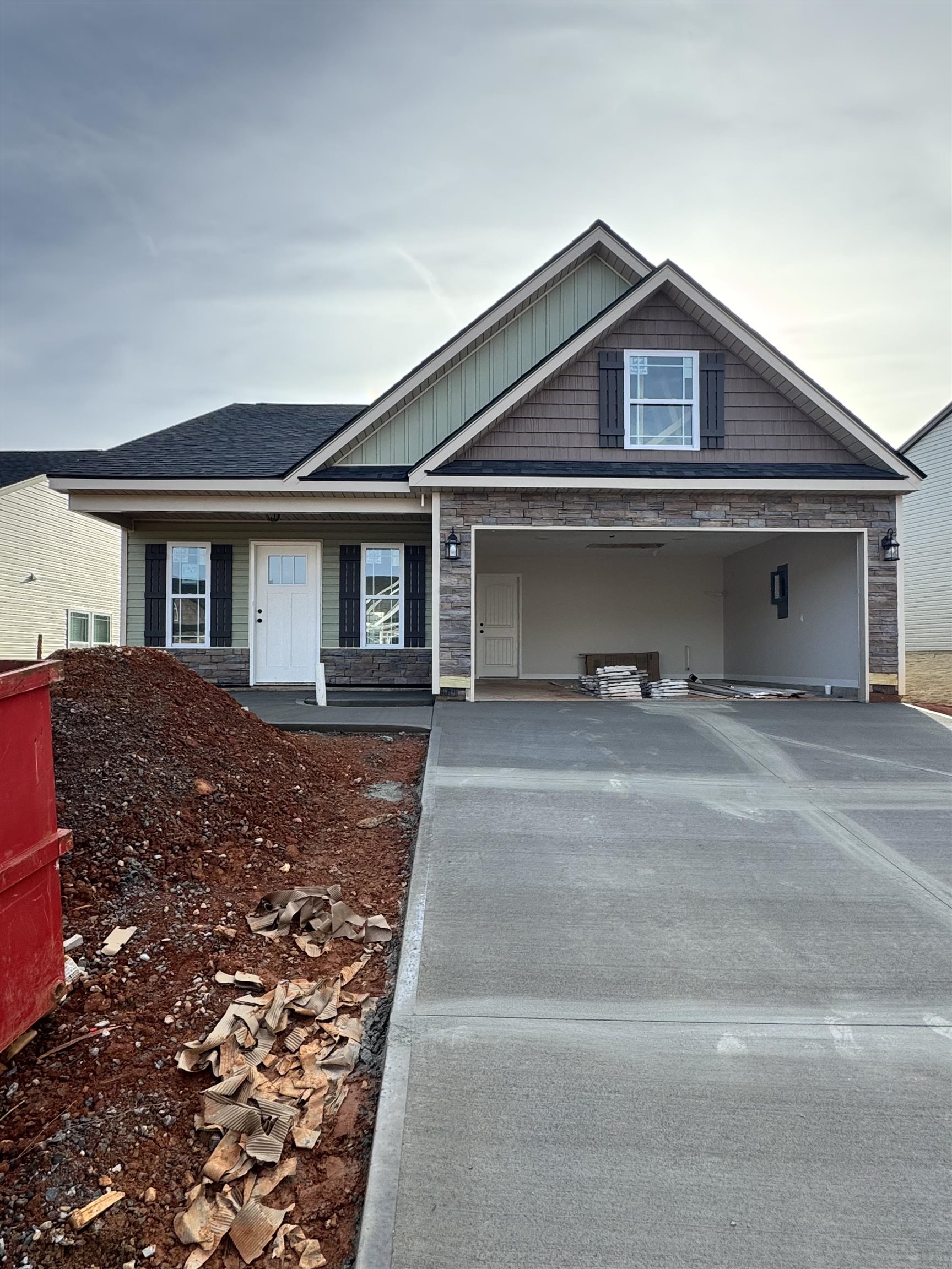 Preferred Lender/Attorney Closing Costs Incentive of $7,500 Offered!!!  Welcome to Hampshire Heights! For a floor plan under 1300 sq ft, the Pacific offers a modern, open concept living area perfect for entertaining! 3 bedroom, 2 bath. Complete with the trademark chair rail, crown molding and rope lighting.