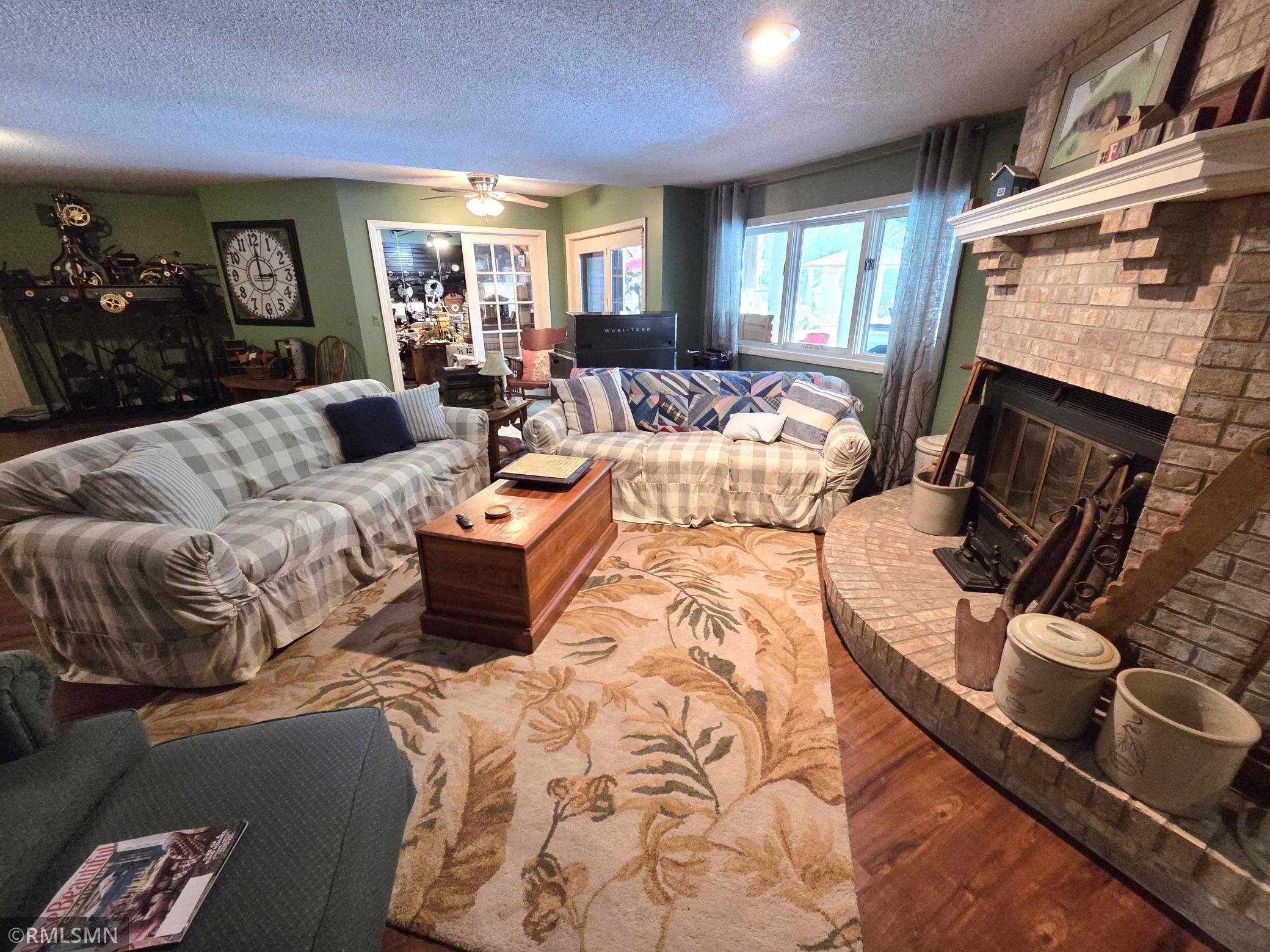 13060 Oakview Lane N