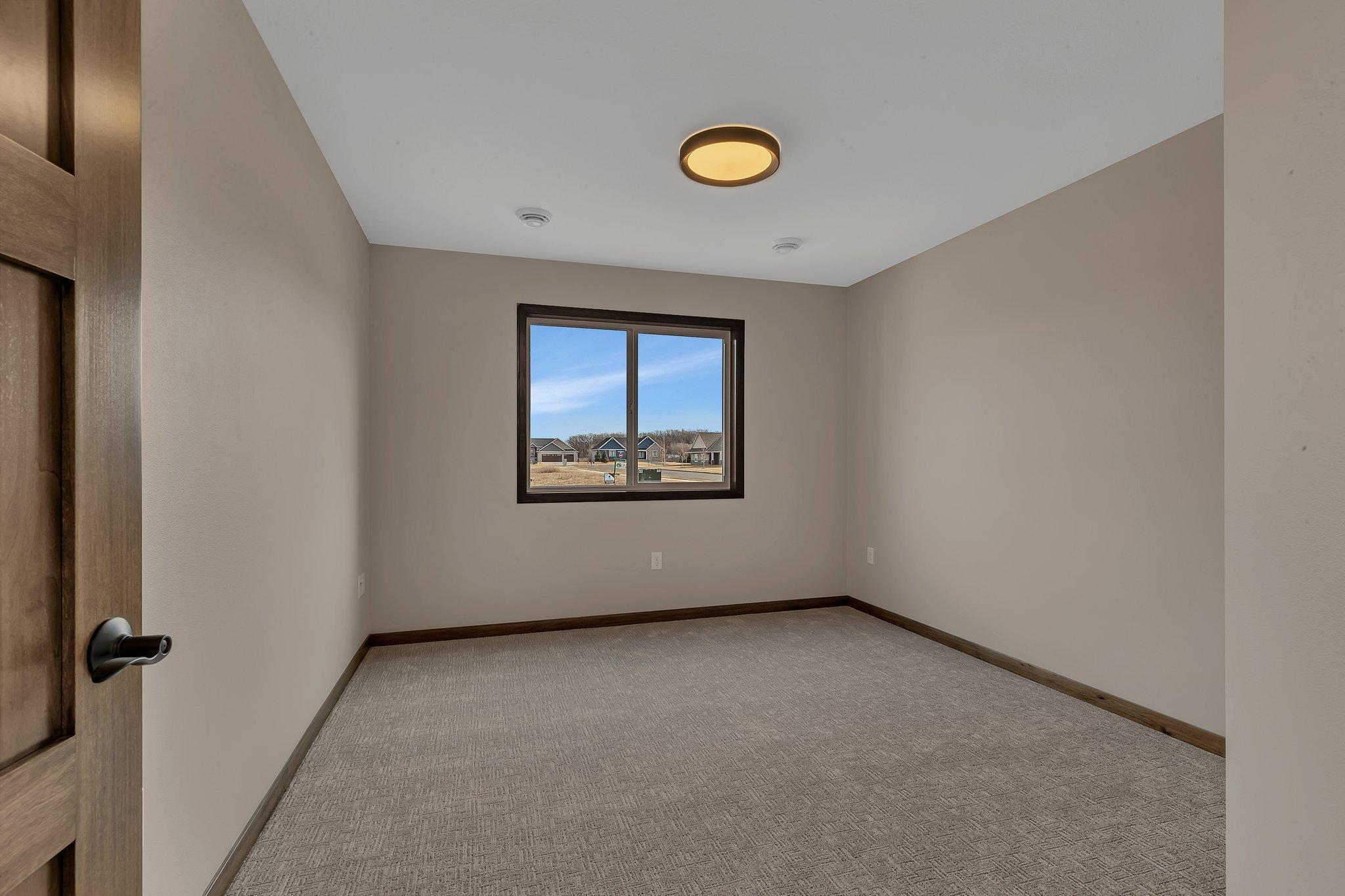 2000 Sandstone Loop N