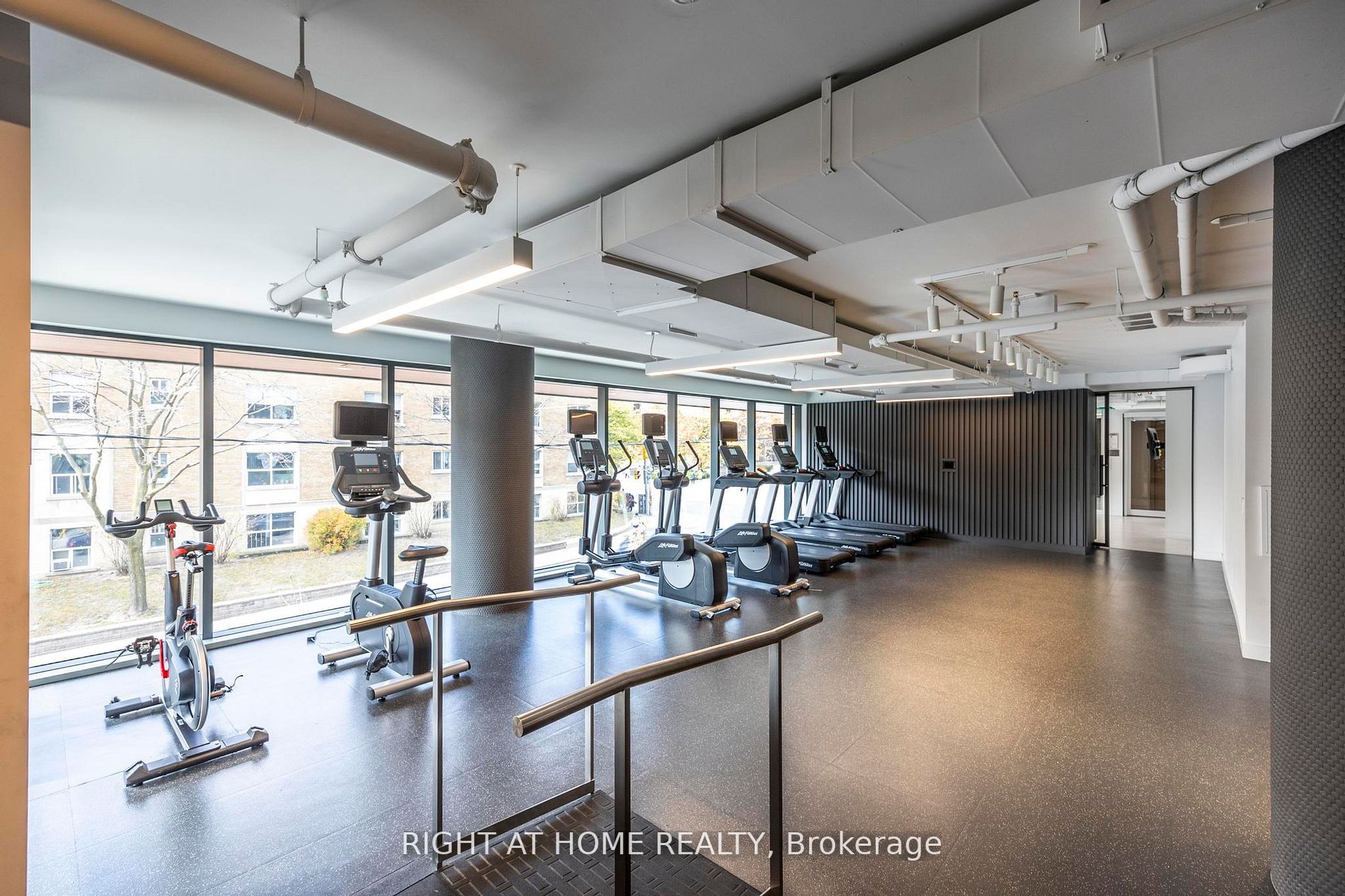 203 College St 504