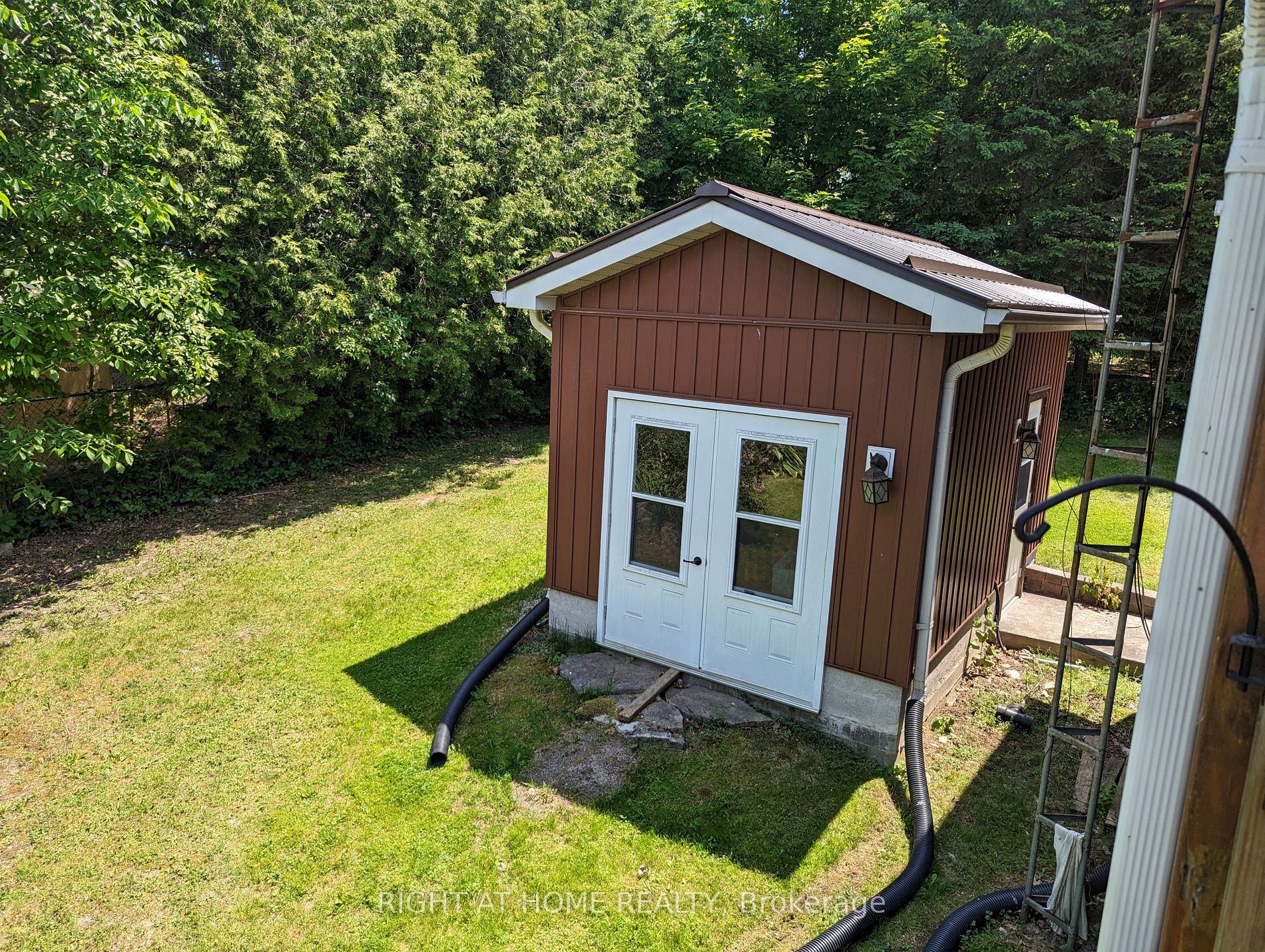 4 Lakeshore Rd