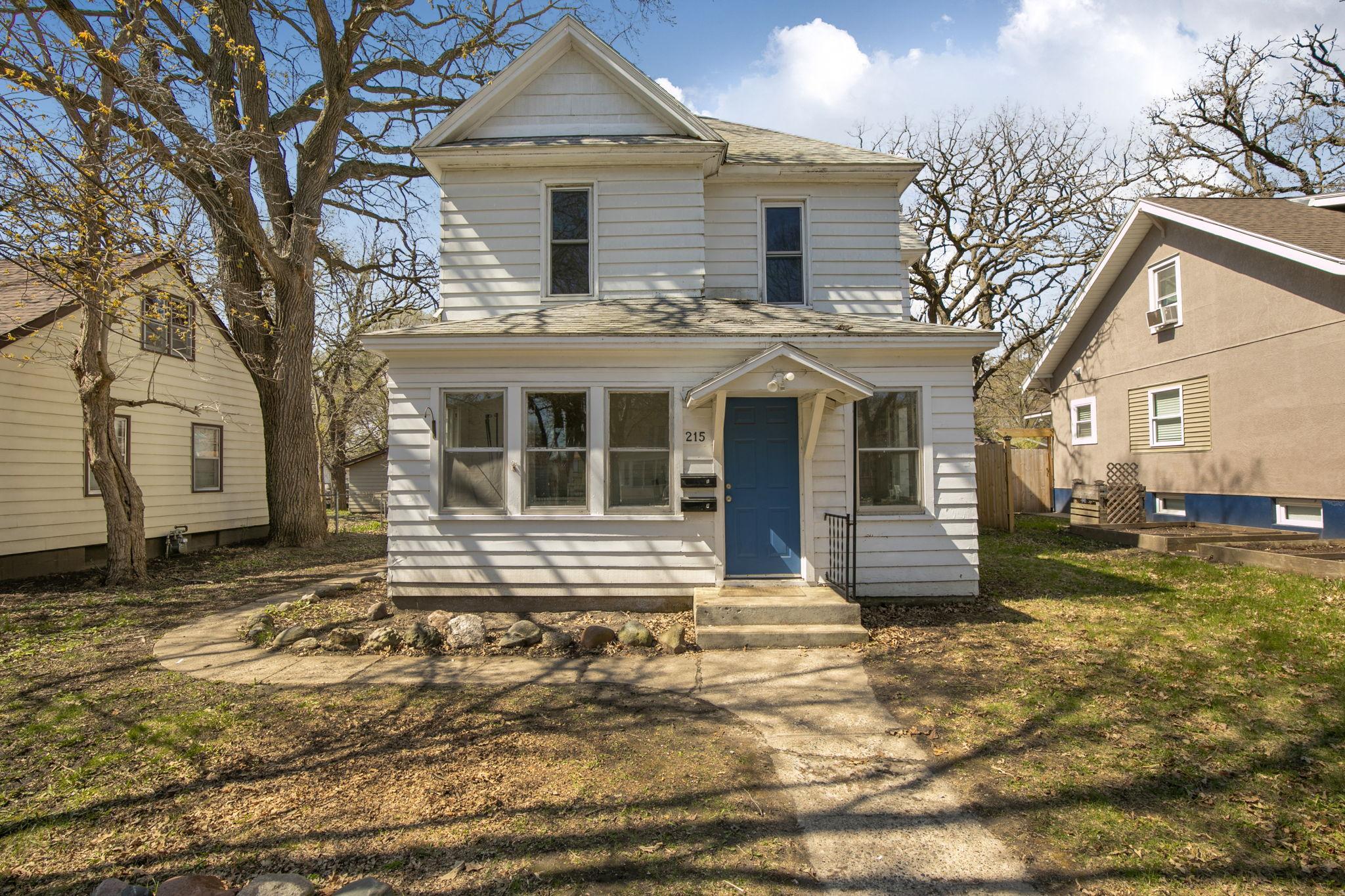215 3rd Avenue NE