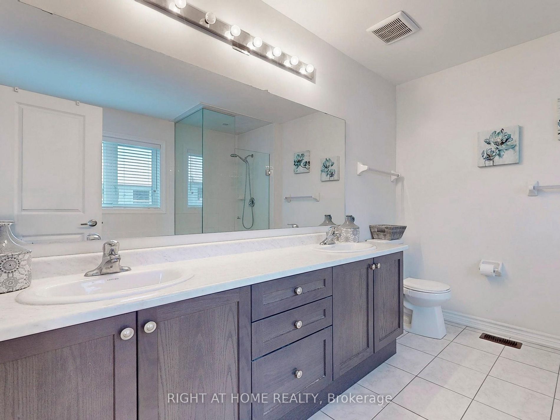 71 Mondial Cres