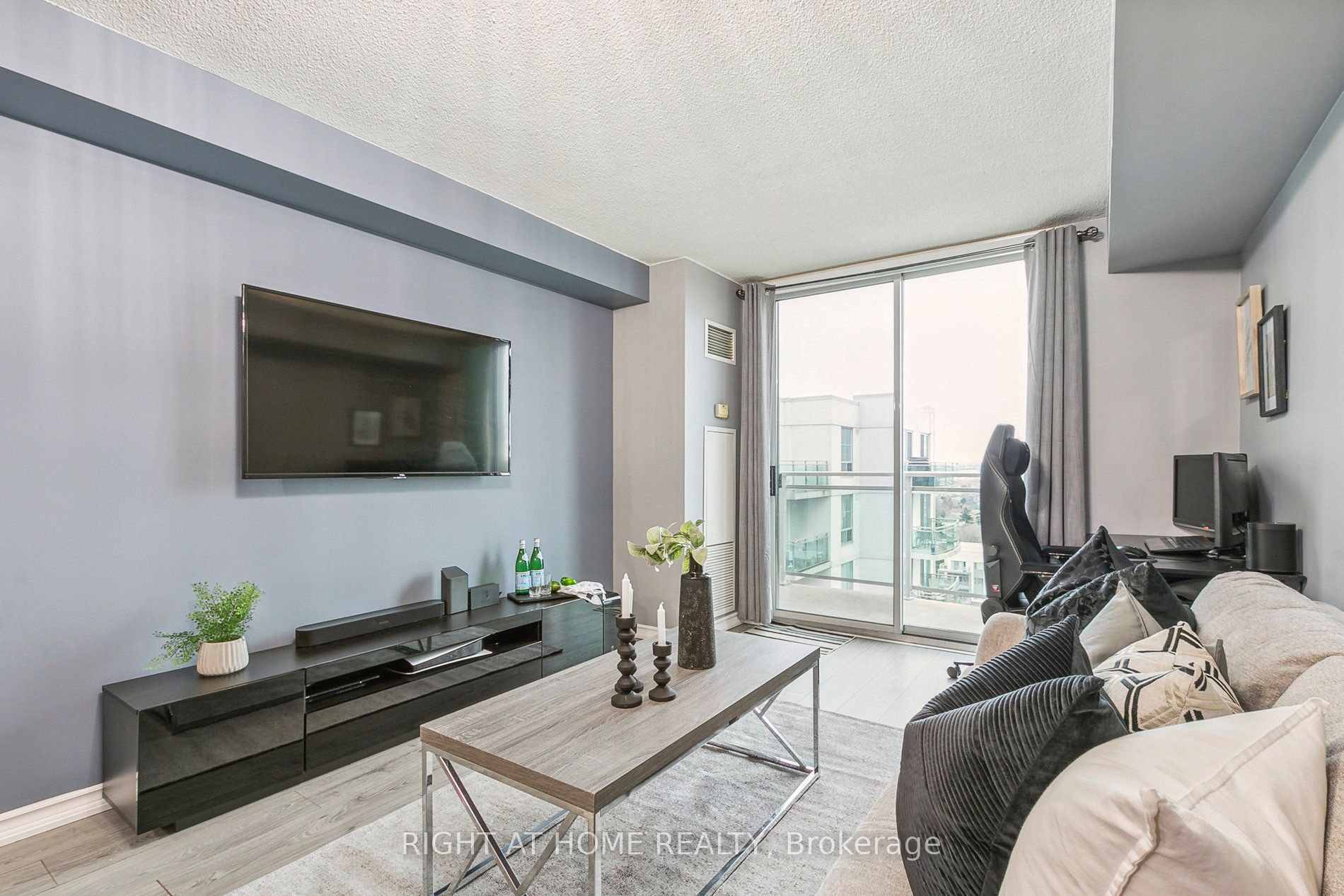 8 Rosebank Dr 17K