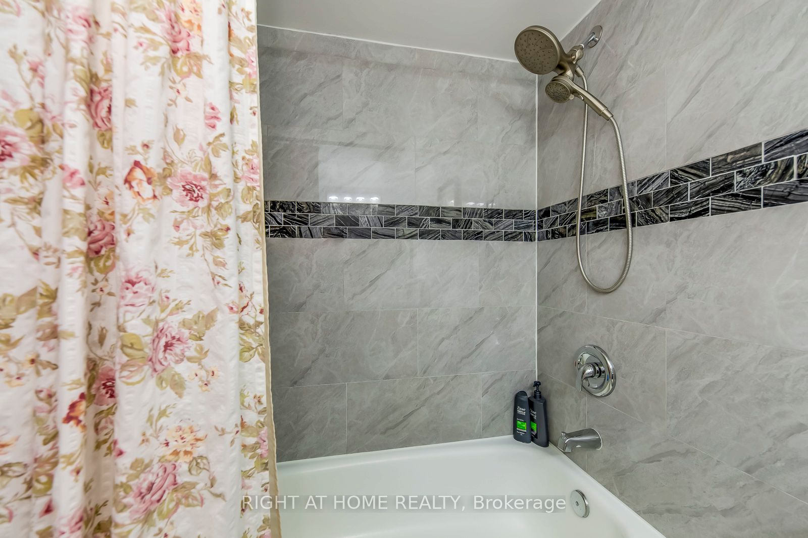 3700 Kaneff Cres 1412