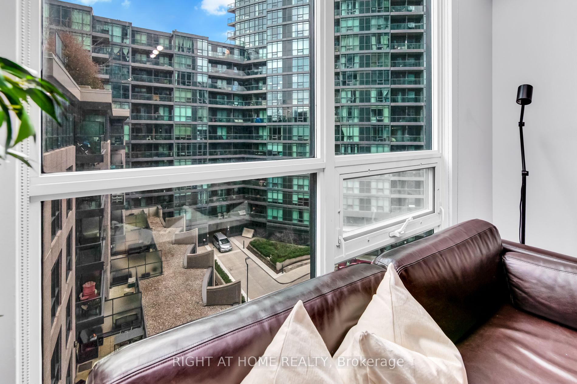 219 Fort York Blvd 721