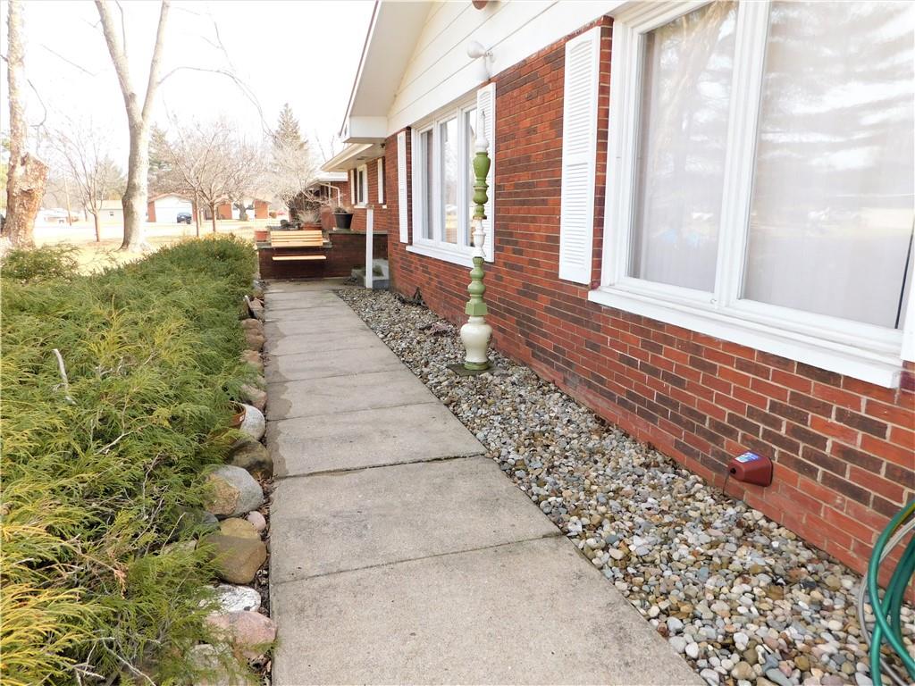 103 W Poplar Drive
