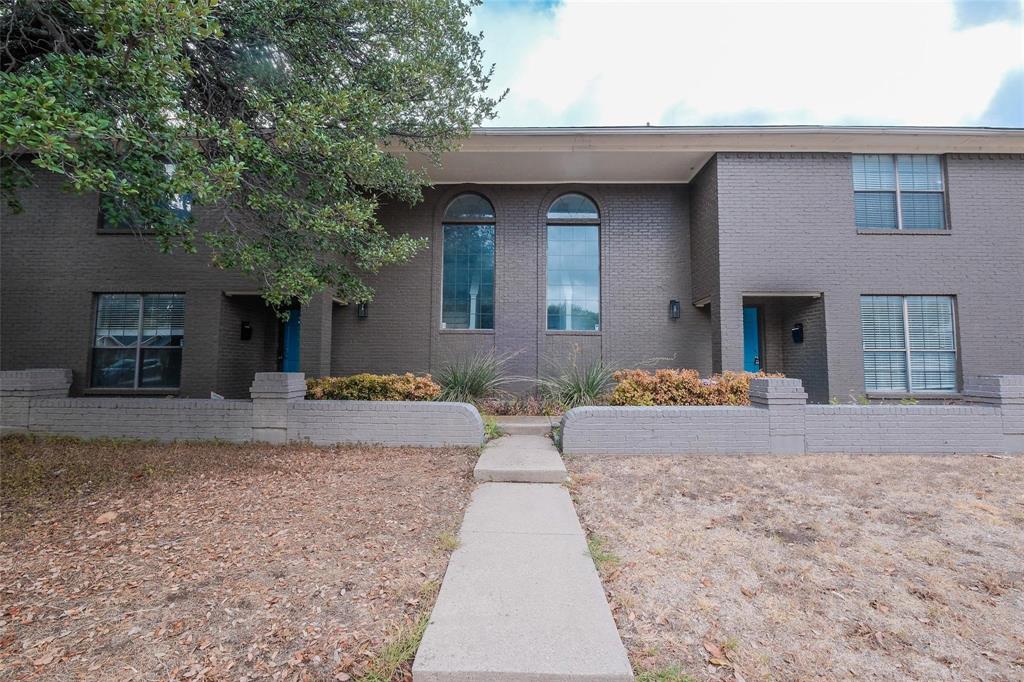 What a fabulous property! Extremely well planned and perfectly maintained home. This fantastic, well decorated duplex boasts two story ceiling in living room, wood burning fireplace, huge bedrooms with walk-inclosets, oversized garage, cute patio and a perfectly convenient location next to dickies arena & shopping etc.