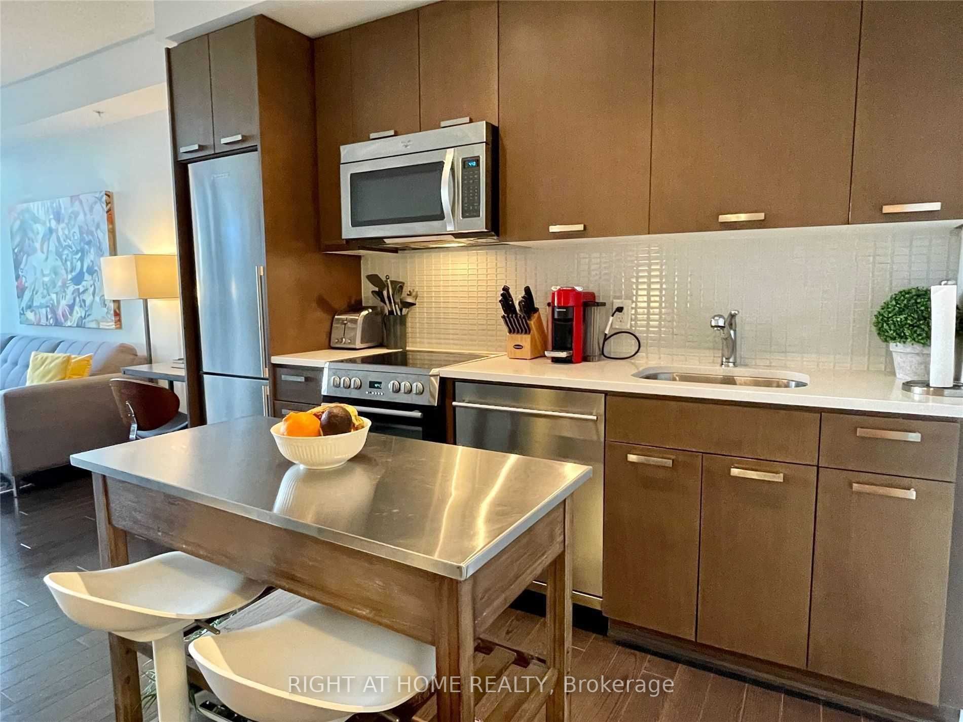 295 W Adelaide St 2303