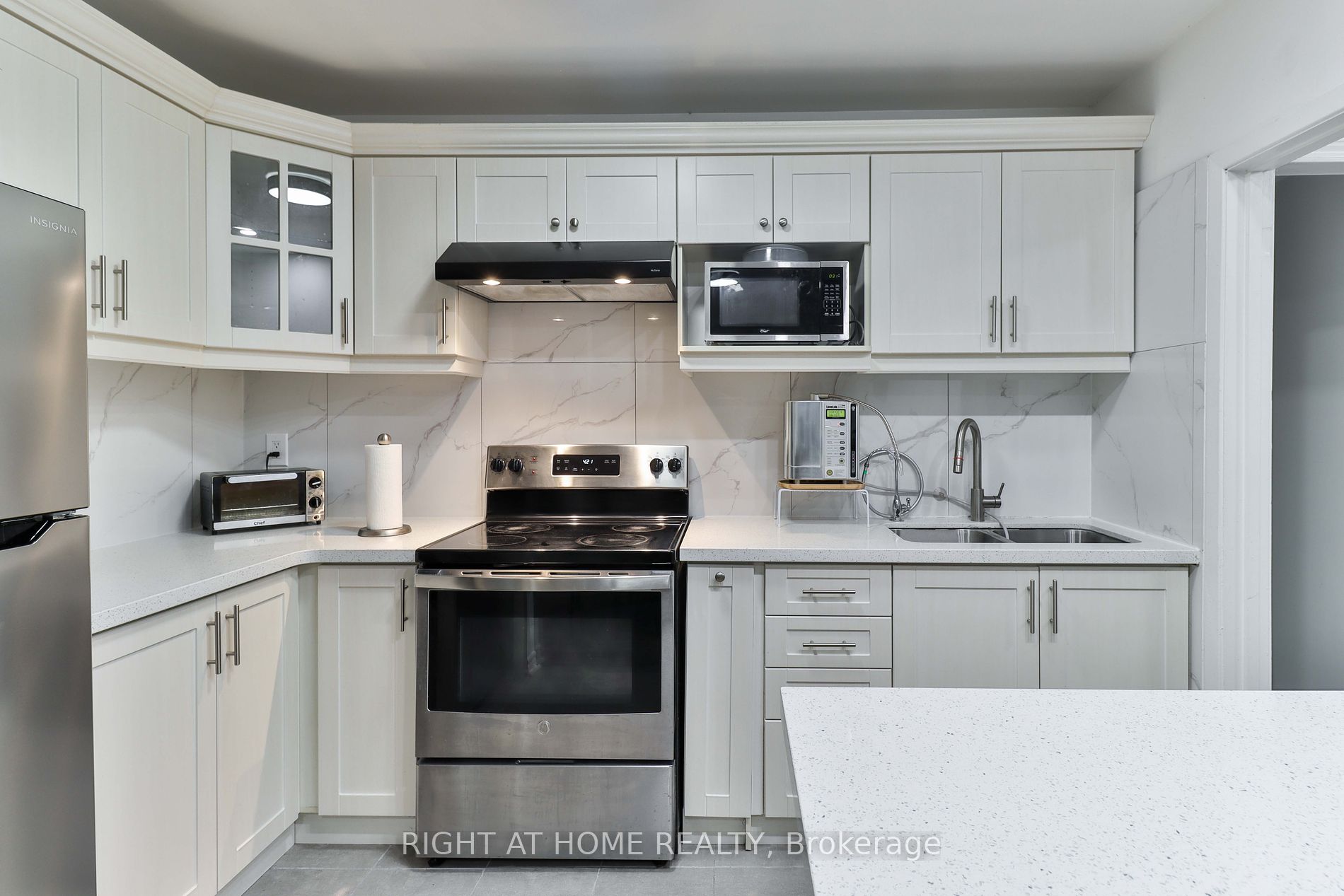 19 London Green Crt 98