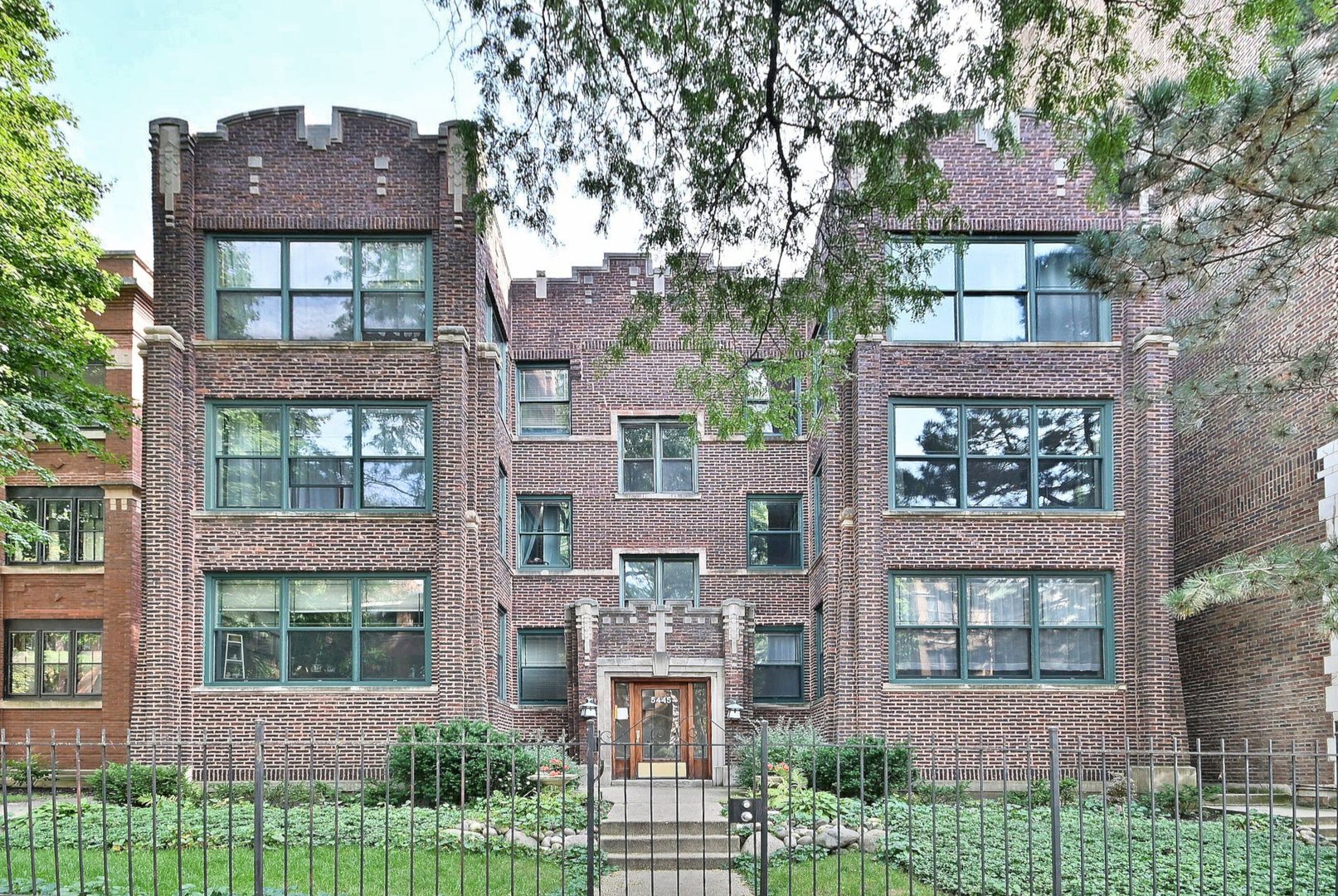 5445 N Kenmore Avenue 1S