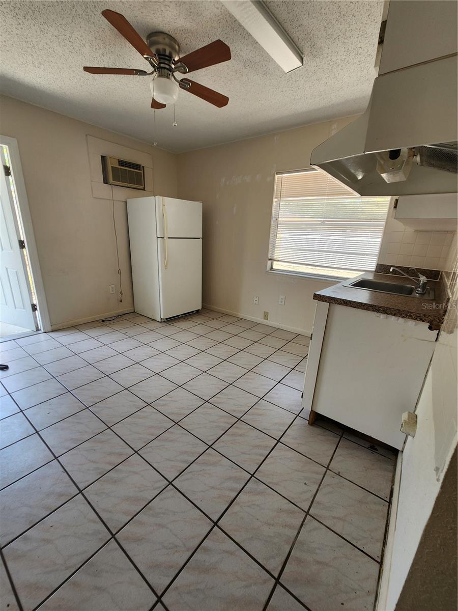 3421 W Abdella Street
