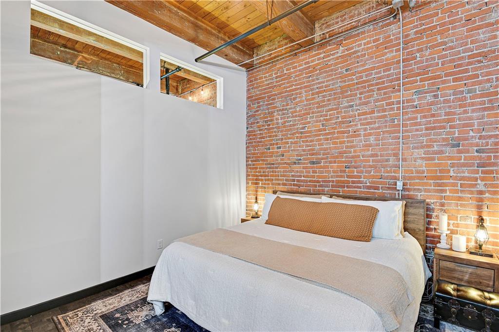 306 W 7th Street 302