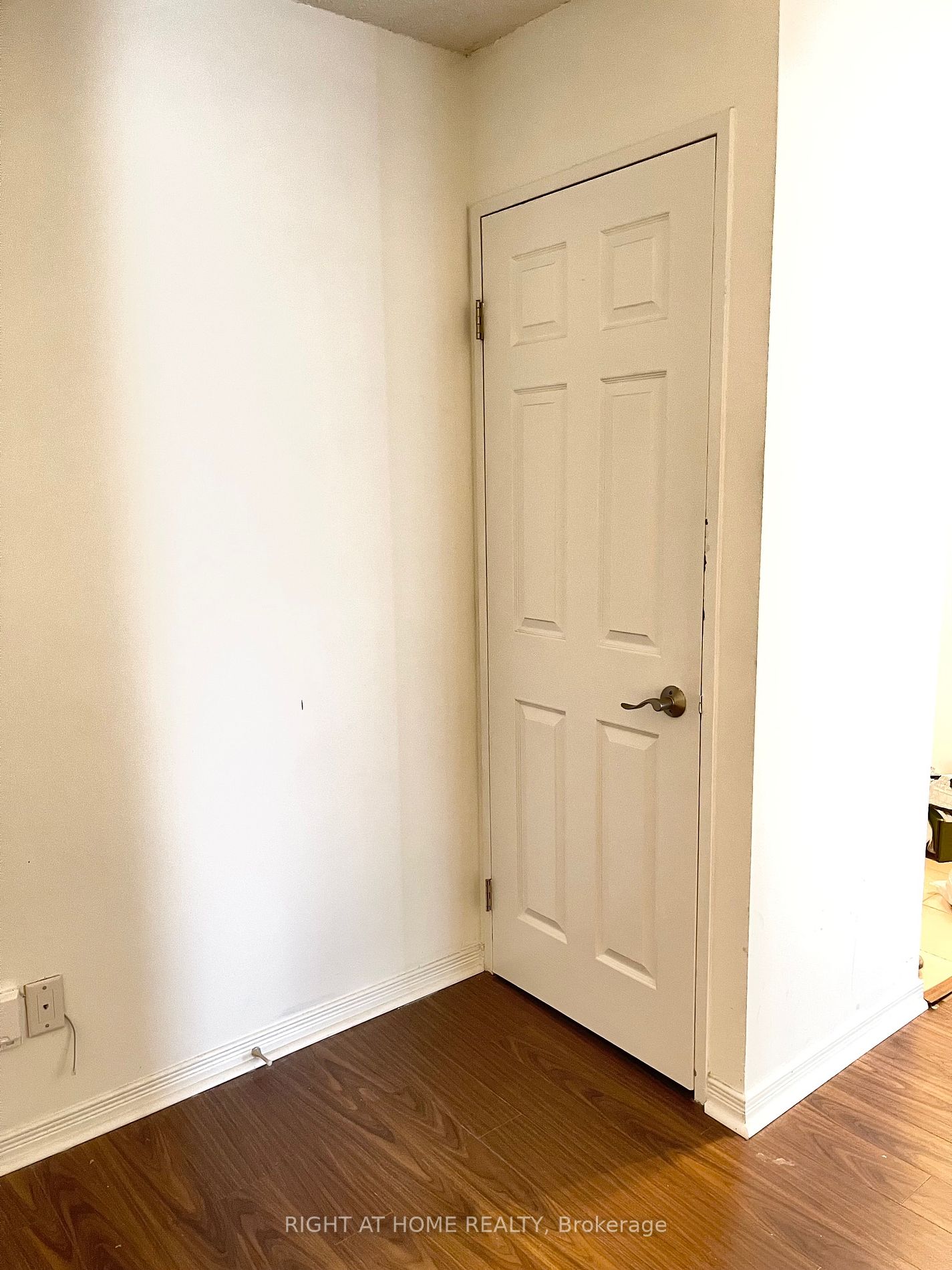 230 E King St 606