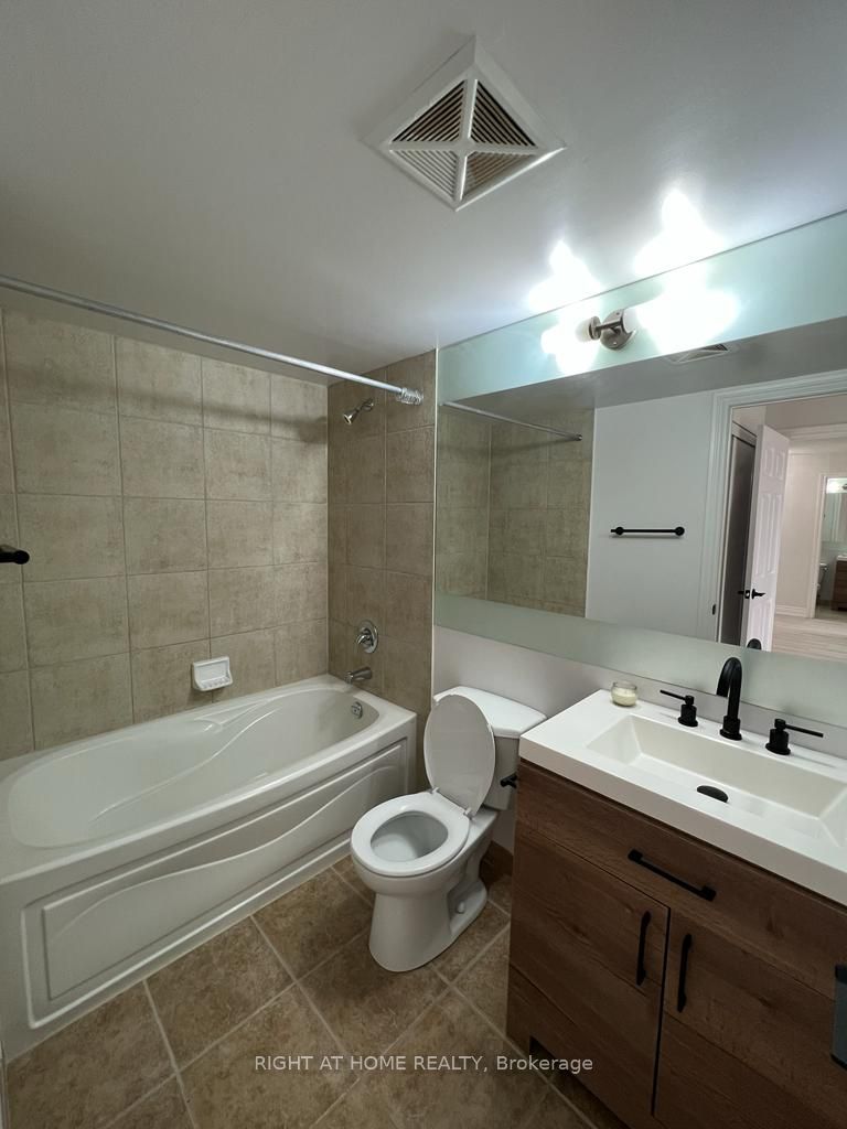 310 Burnhamthorpe Rd 1401