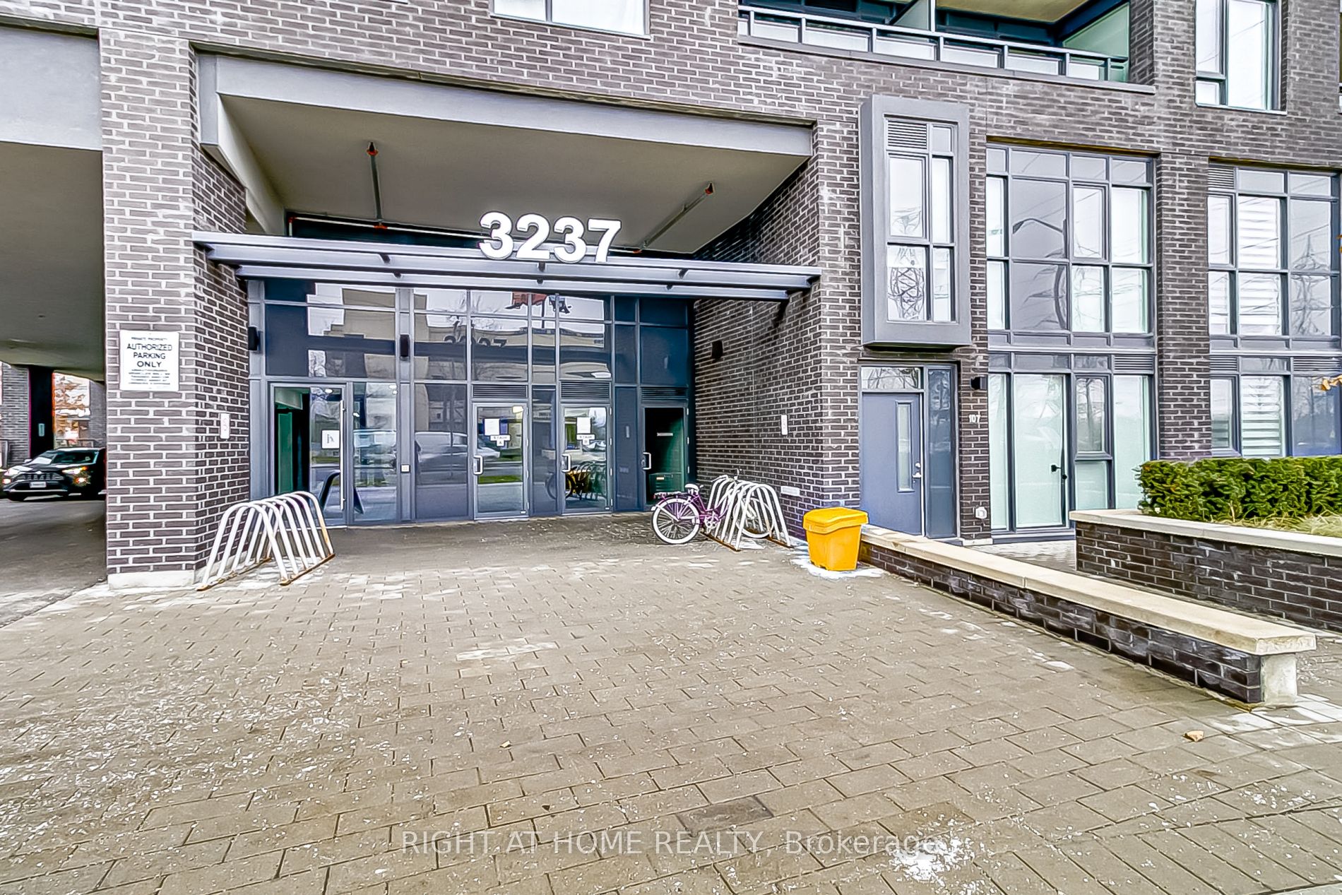 3237 Bayview Ave 1105