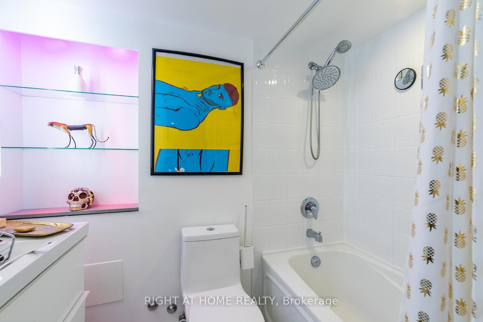 330 E Adelaide St 803