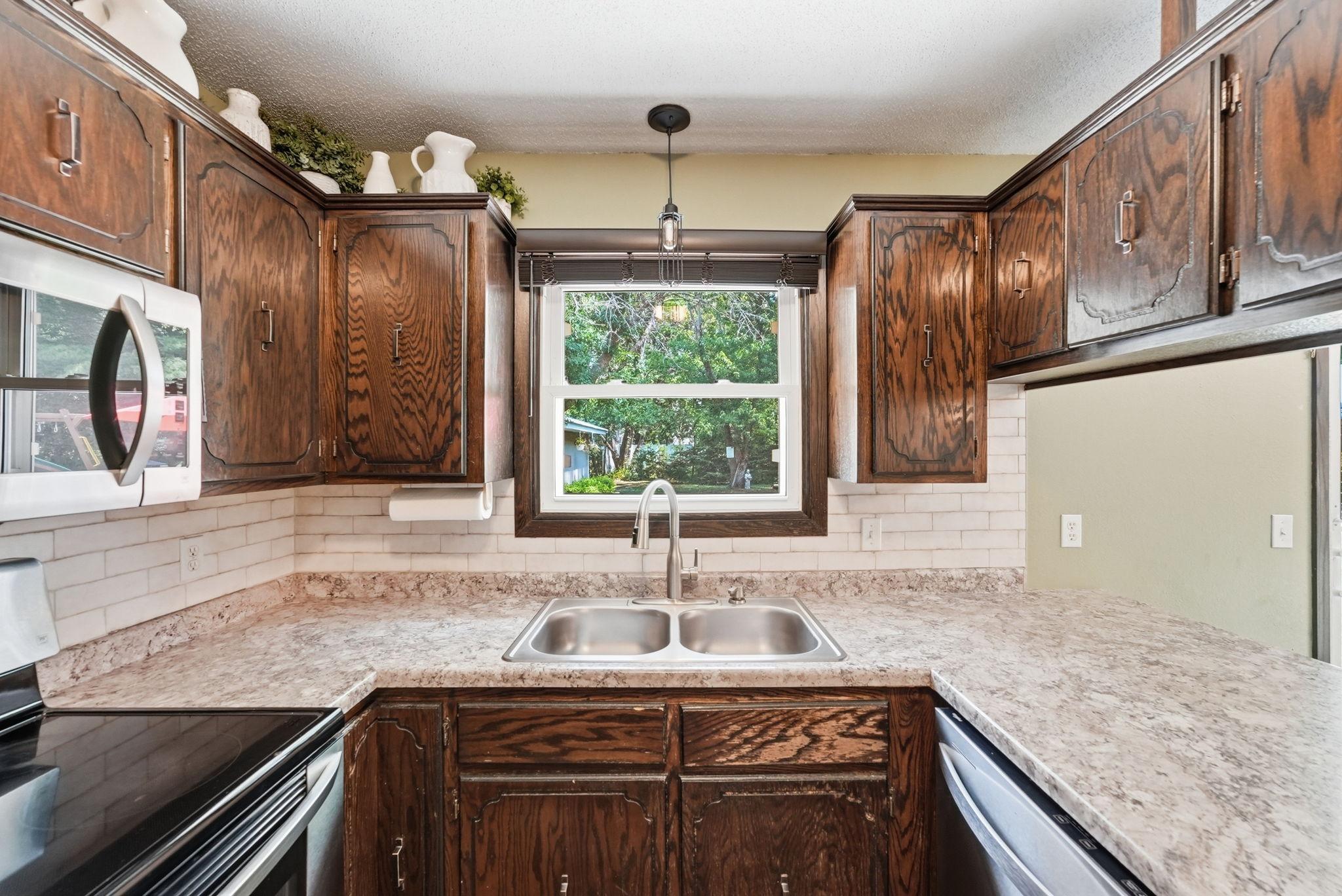 214 Highview Drive W