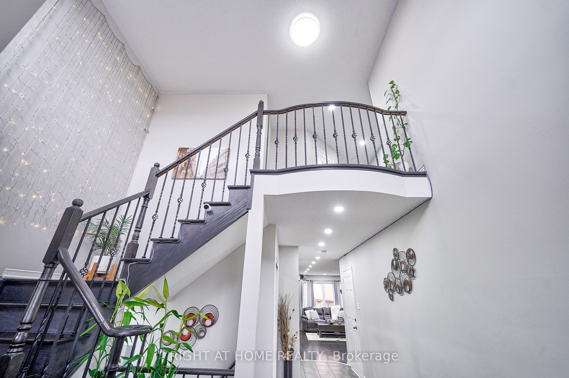 398 Messure Cres