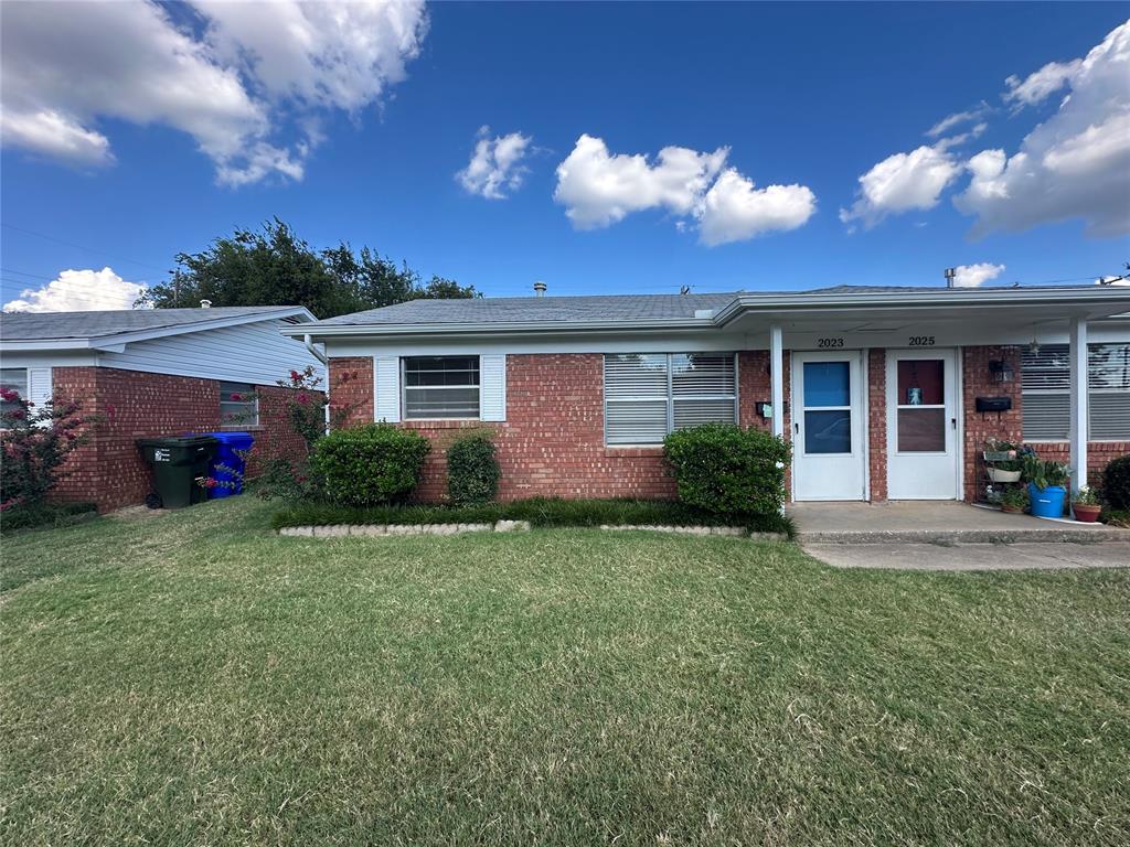 This duplex unit is just east of the University of Oklahoma campus. The living area has vinyl flooring, built-in bookshelves, and a large window that lets in lots of natural light. There is access to the backyard through the kitchen. The kitchen has a refrigerator, stove, and dishwasher. A washer and dryer are provided. The two bedrooms have carpet and ceiling fans. Each duplex provides a driveway and a quiet street with minimal traffic. The new lease will go through May 31, 2026. This is a no-pets and non-smoking home. The security deposit is $950.