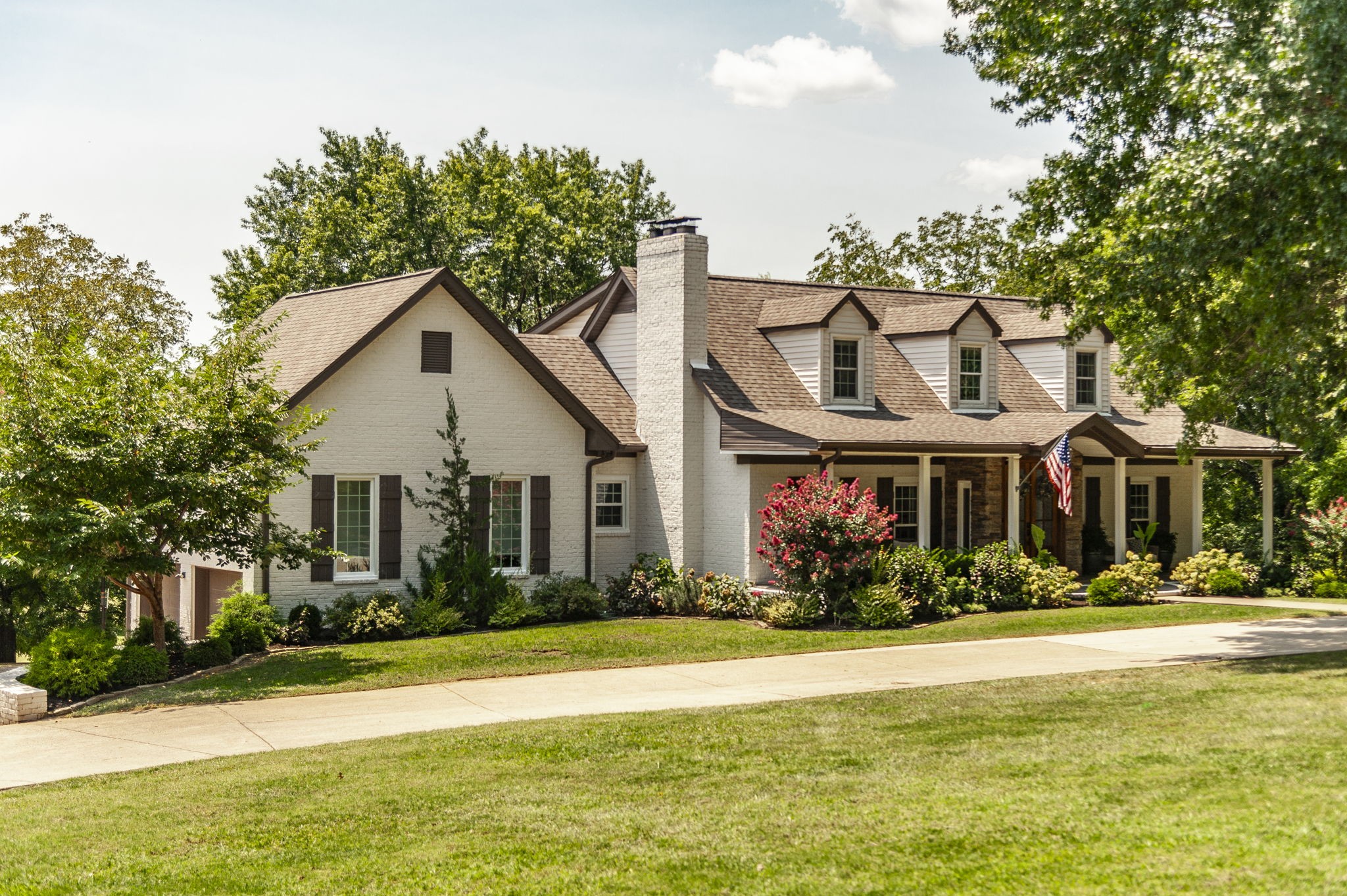 1048 Hillview Dr