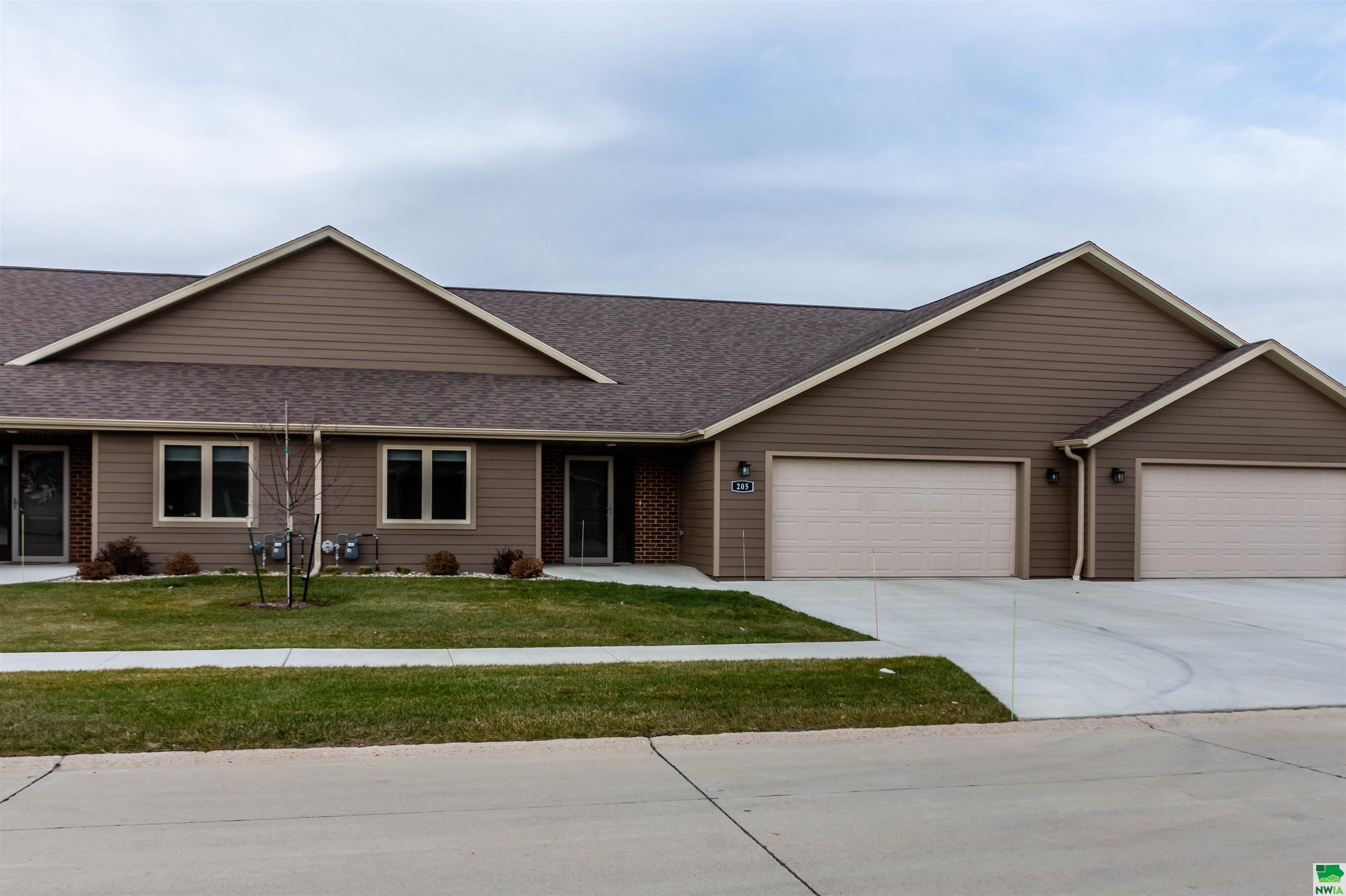 205 Prairie Bluff Dr Sergeant Bluff, Iowa, 51054